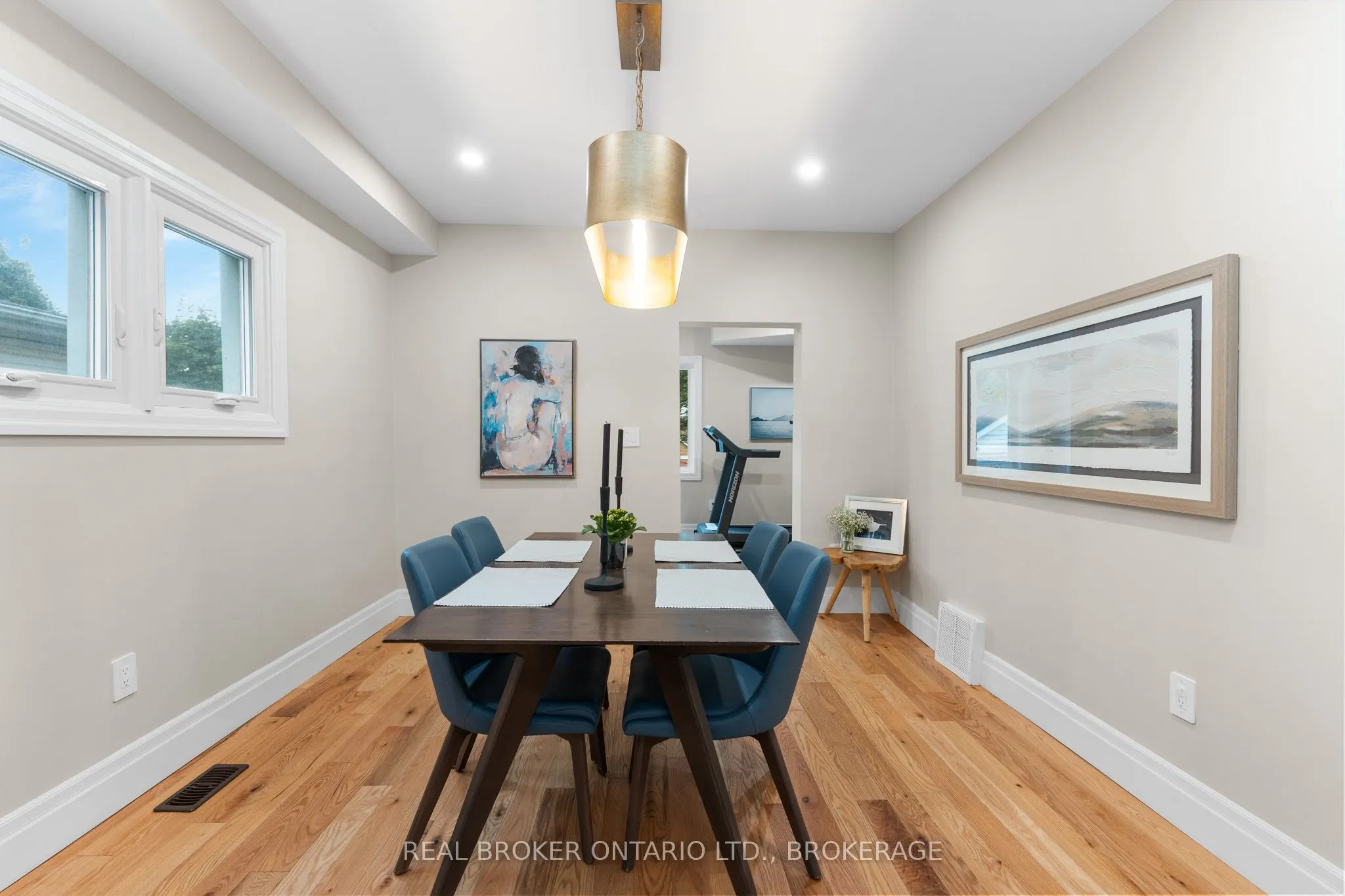52 Dundas Street