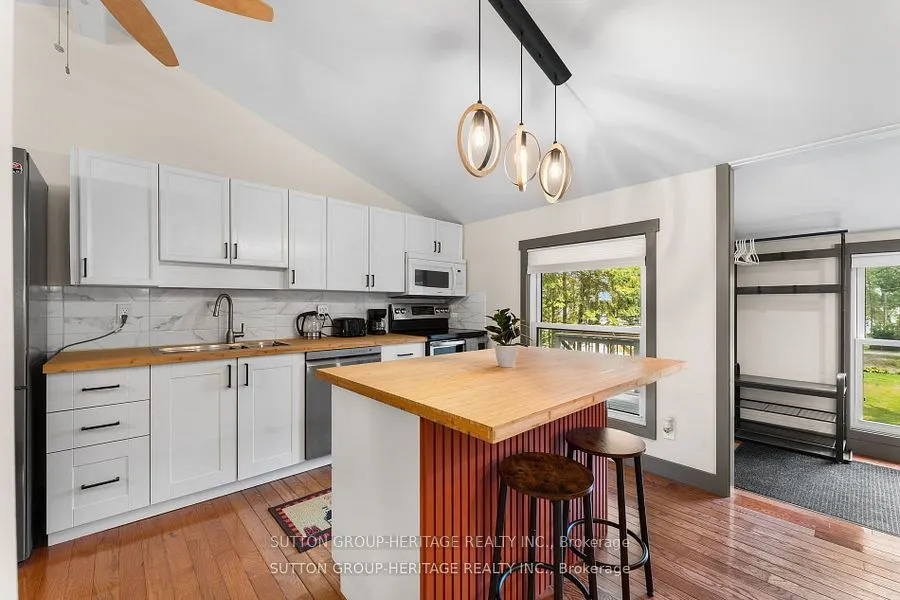 682 North Shore Drive E