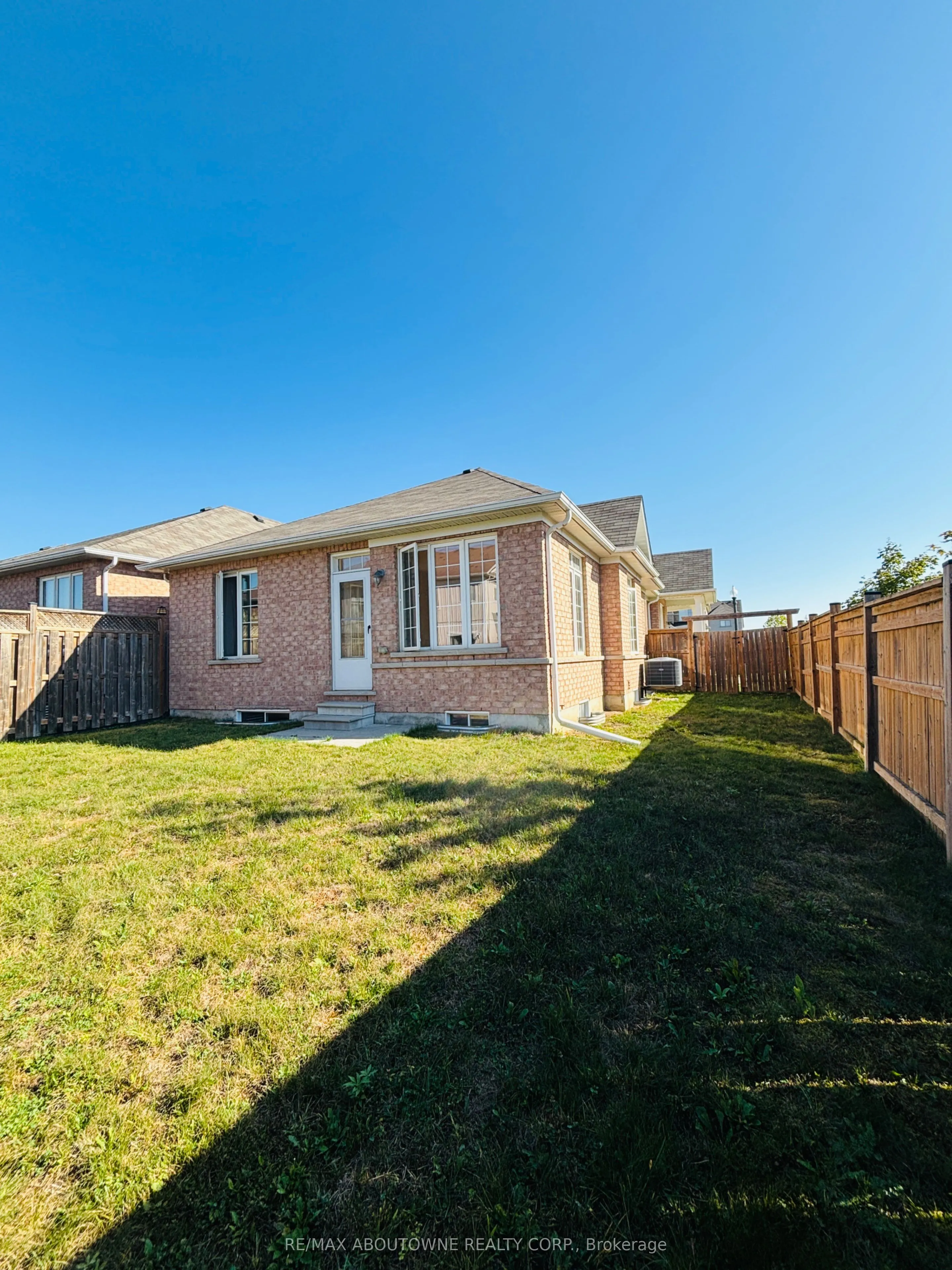 676 Baldwin Crescent