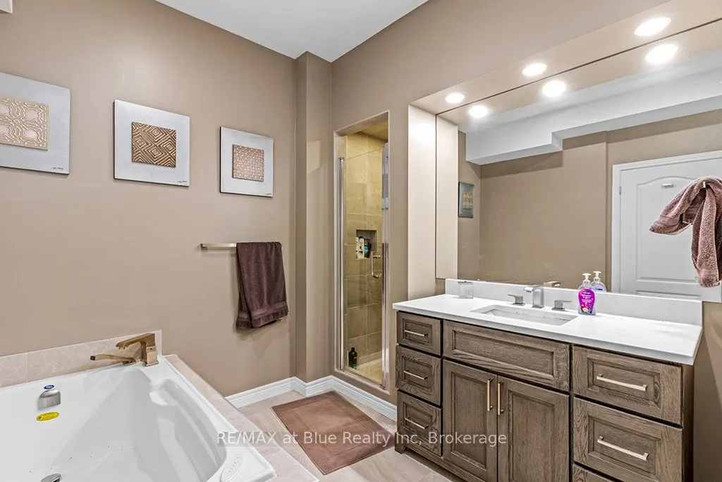 110 KELLIE'S Way, #1