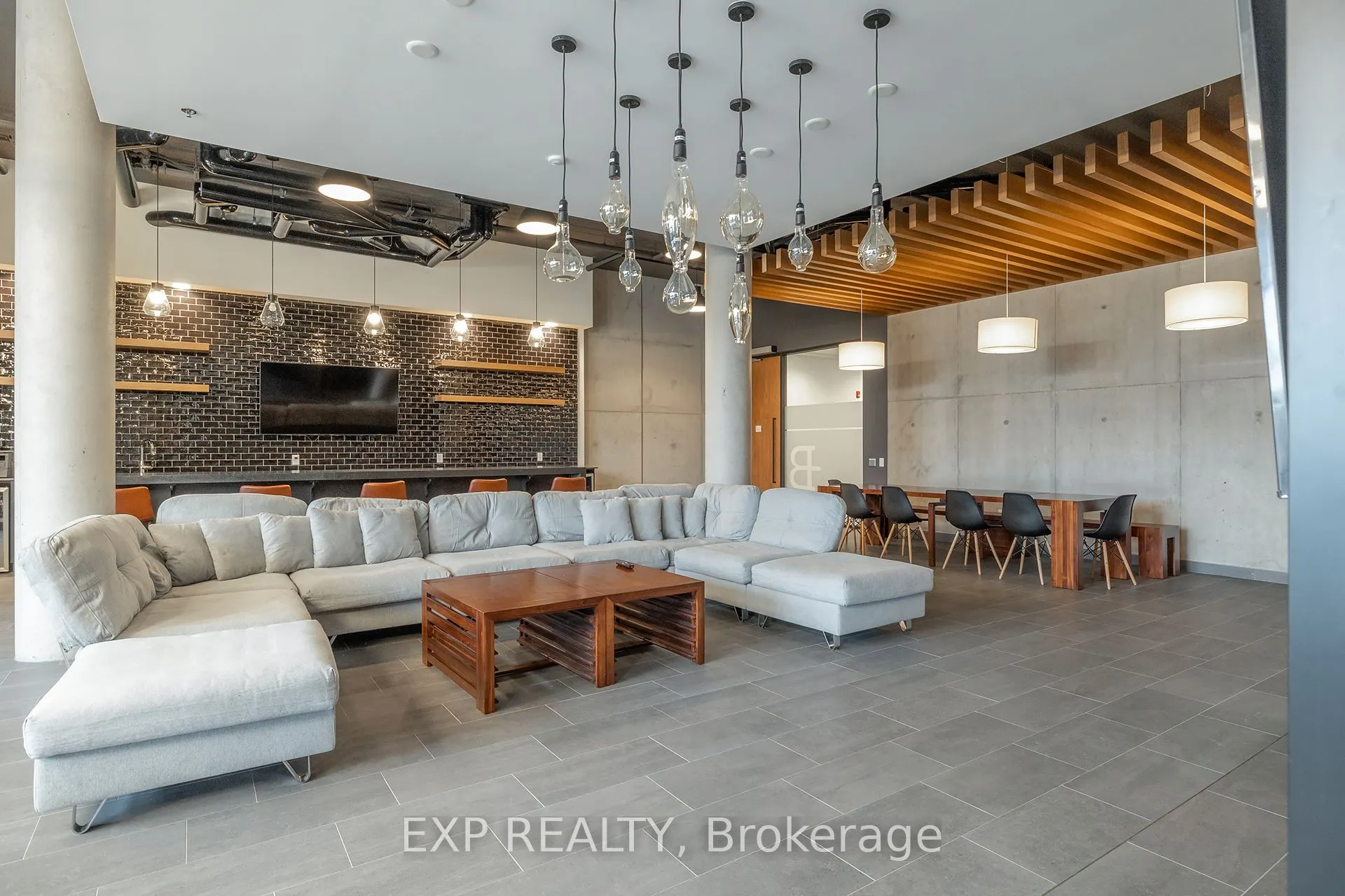 255 Northfield Drive E, #501