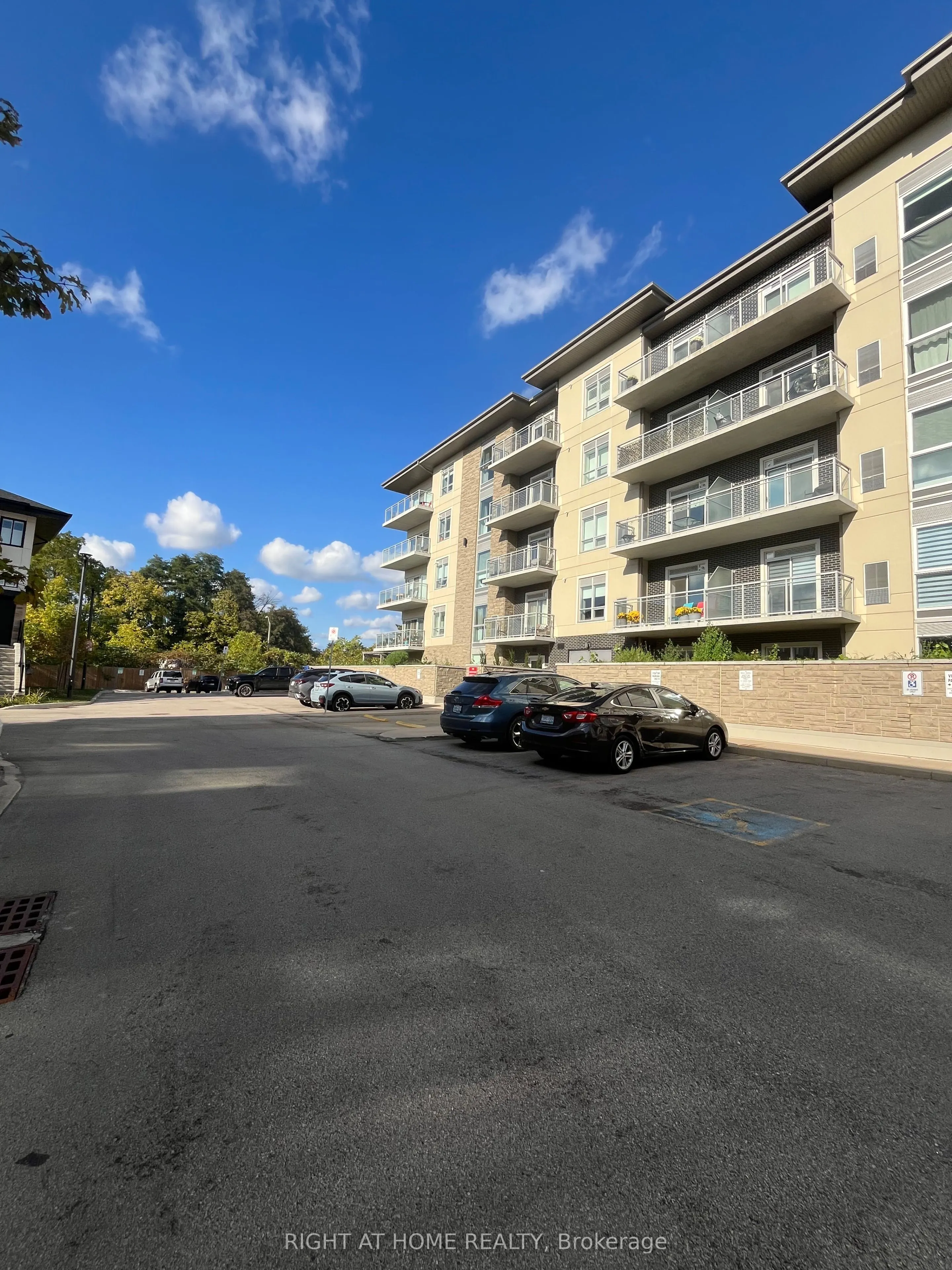 16 Markle Crescent, #214