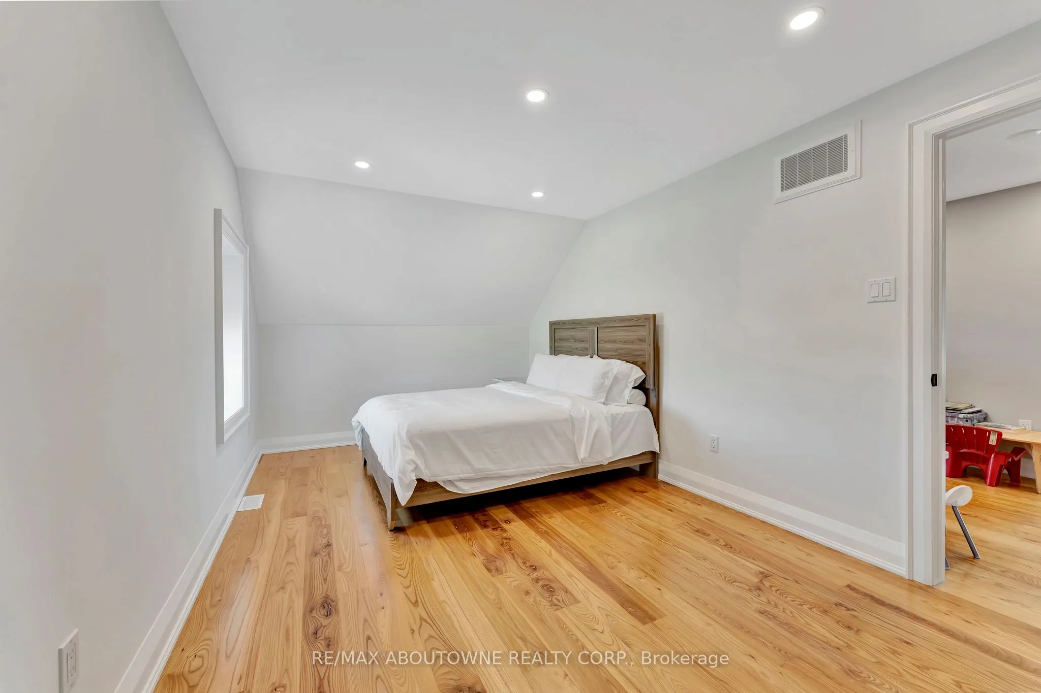 8301 Leeming Road