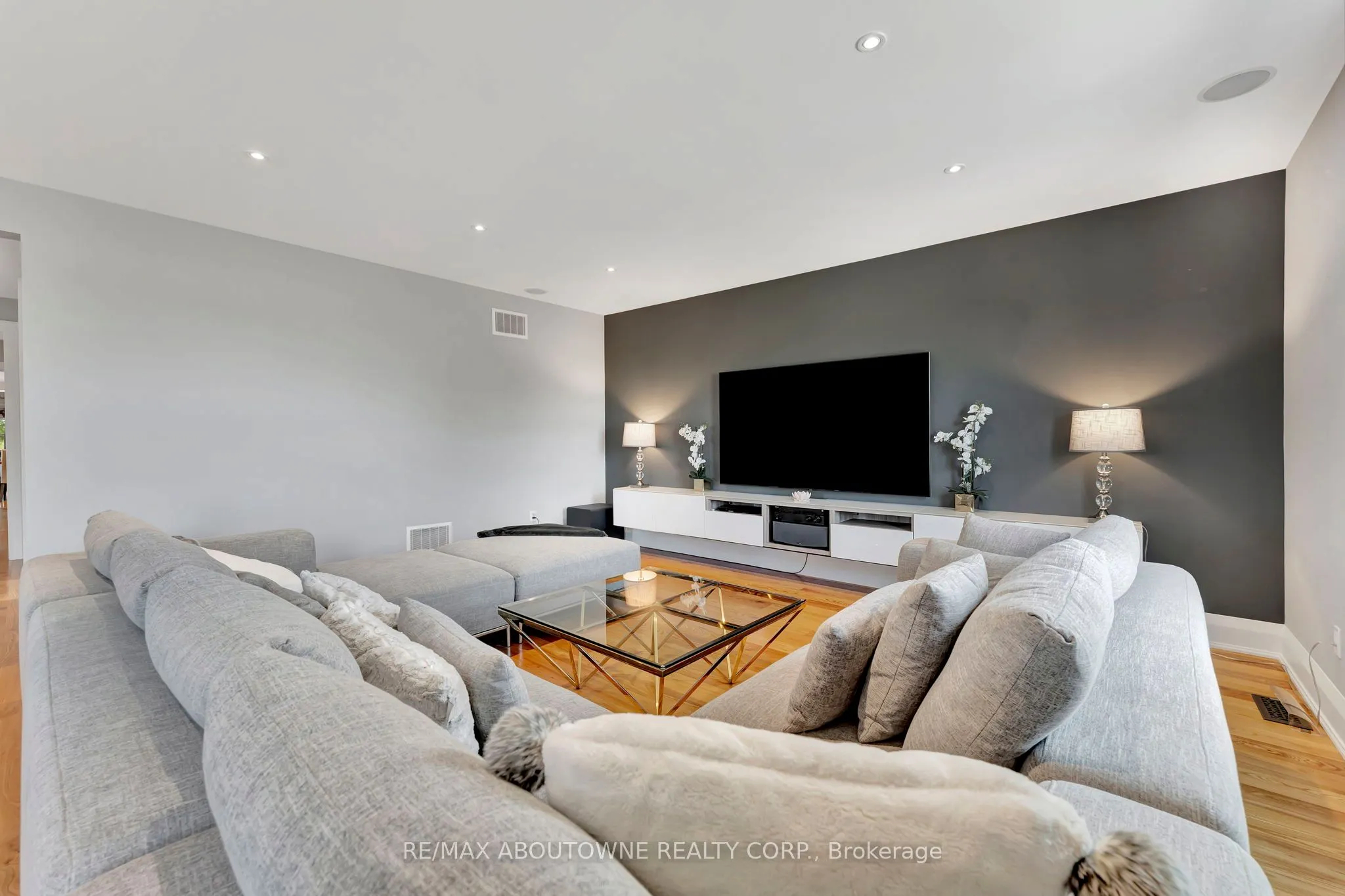 8301 Leeming Road