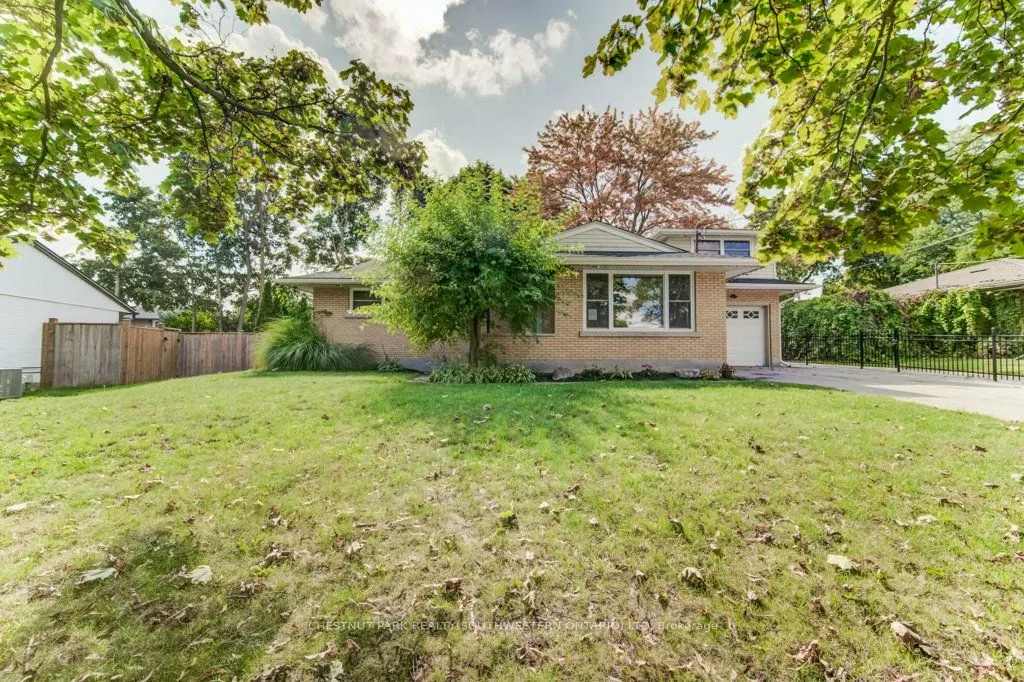 35 Vista Crescent
