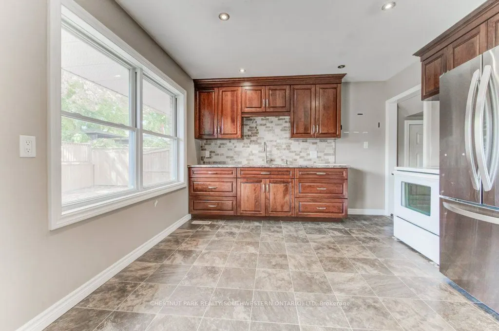 35 Vista Crescent