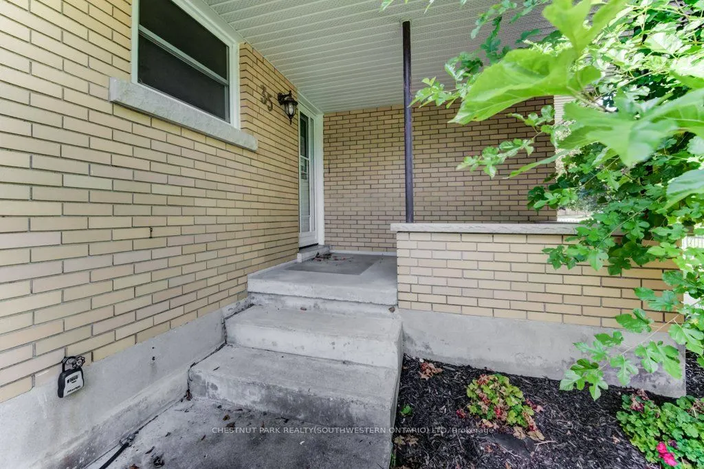 35 Vista Crescent