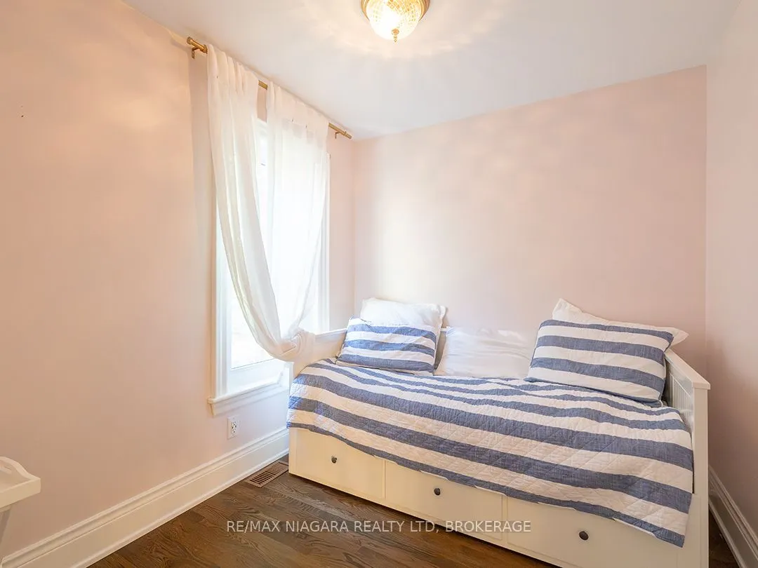 10187 Lakeshore Road W