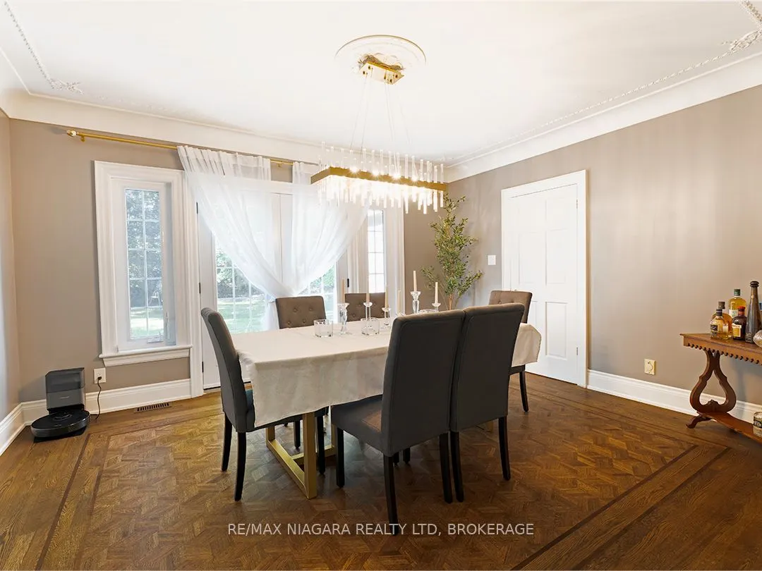 10187 Lakeshore Road W