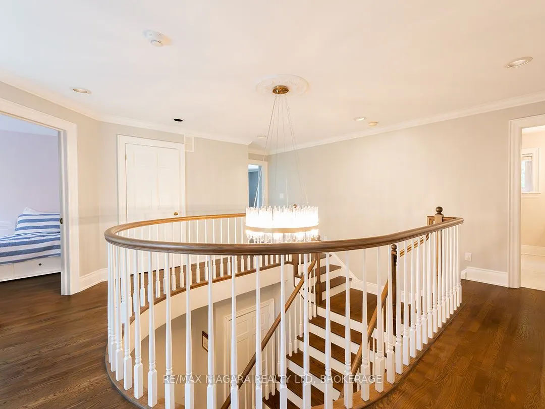 10187 Lakeshore Road W