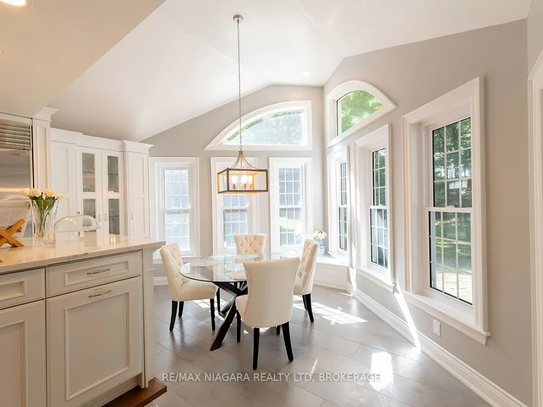 10187 Lakeshore Road W
