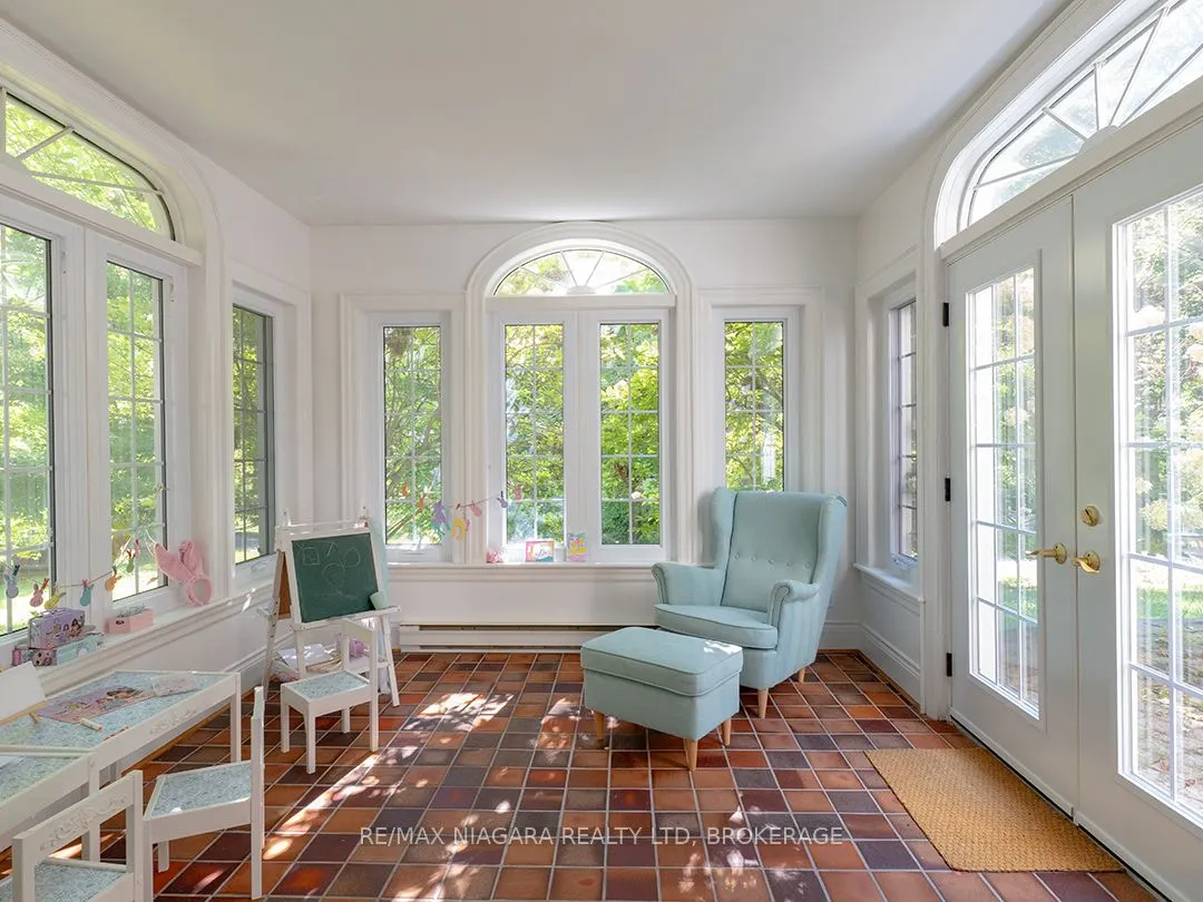 10187 Lakeshore Road W