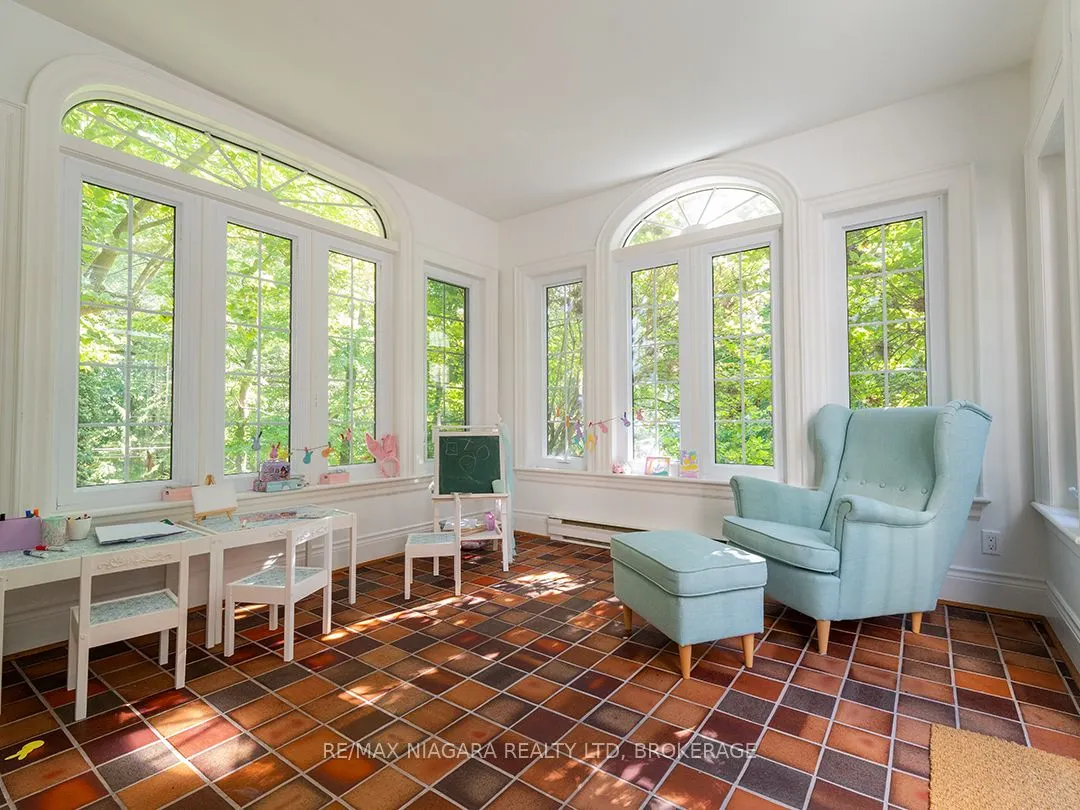 10187 Lakeshore Road W