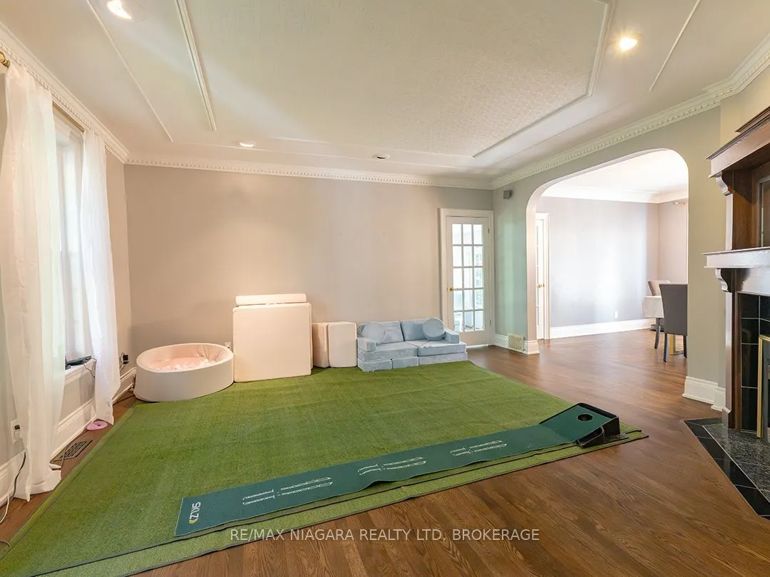 10187 Lakeshore Road W