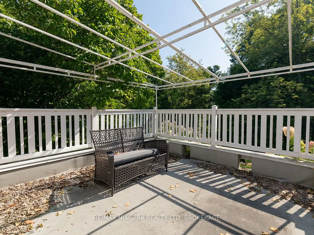 10187 Lakeshore Road W