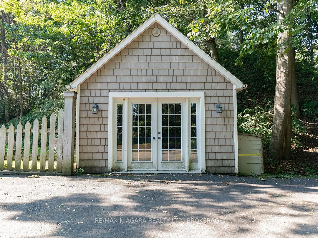 10187 Lakeshore Road W