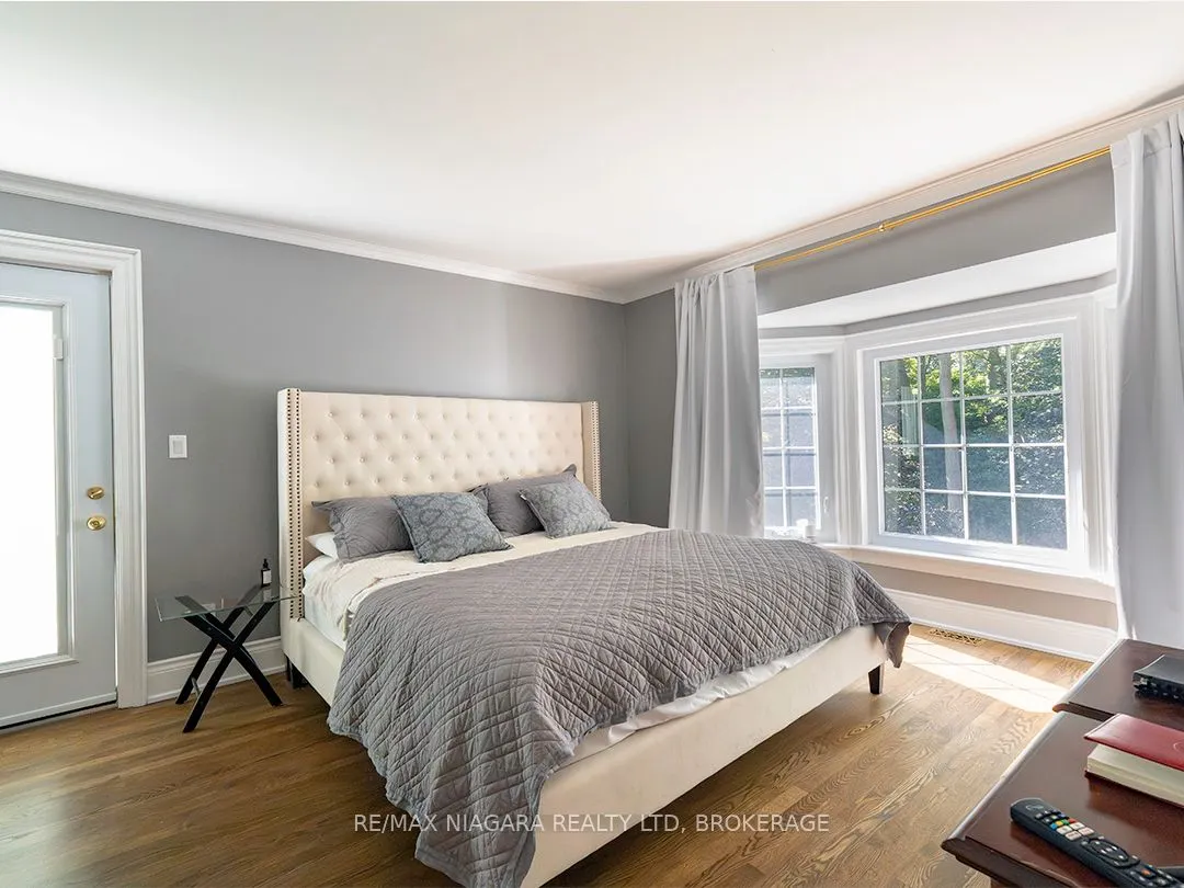 10187 Lakeshore Road W