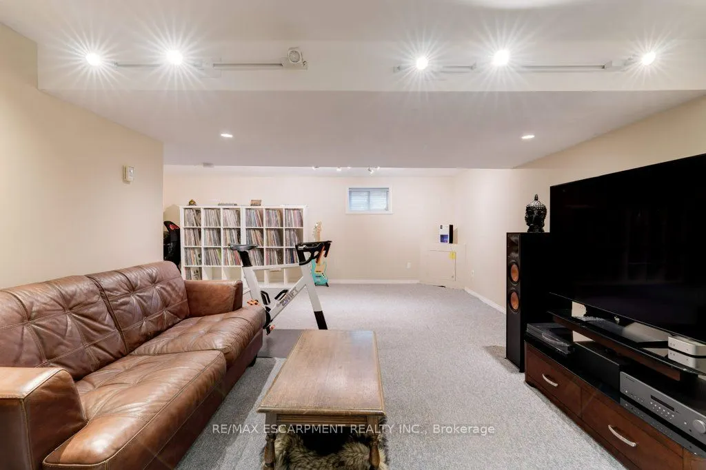 275 Montrose Avenue