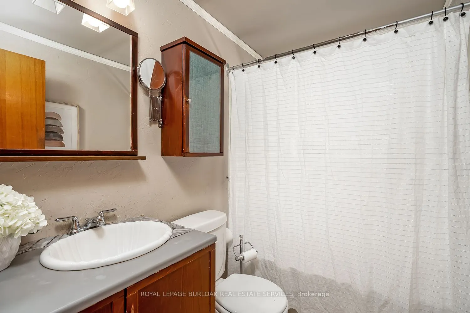 3 White Oaks Avenue