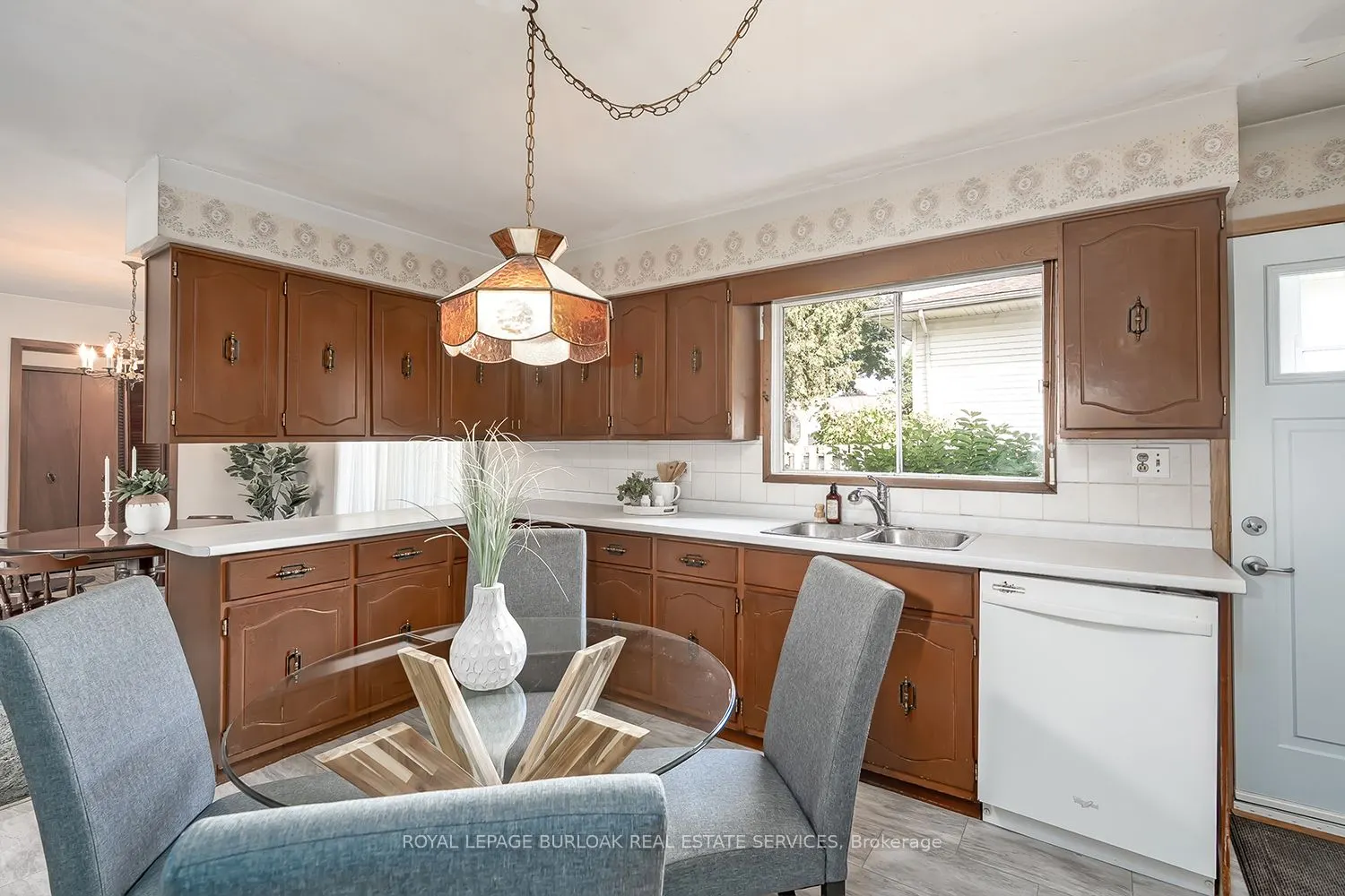 3 White Oaks Avenue