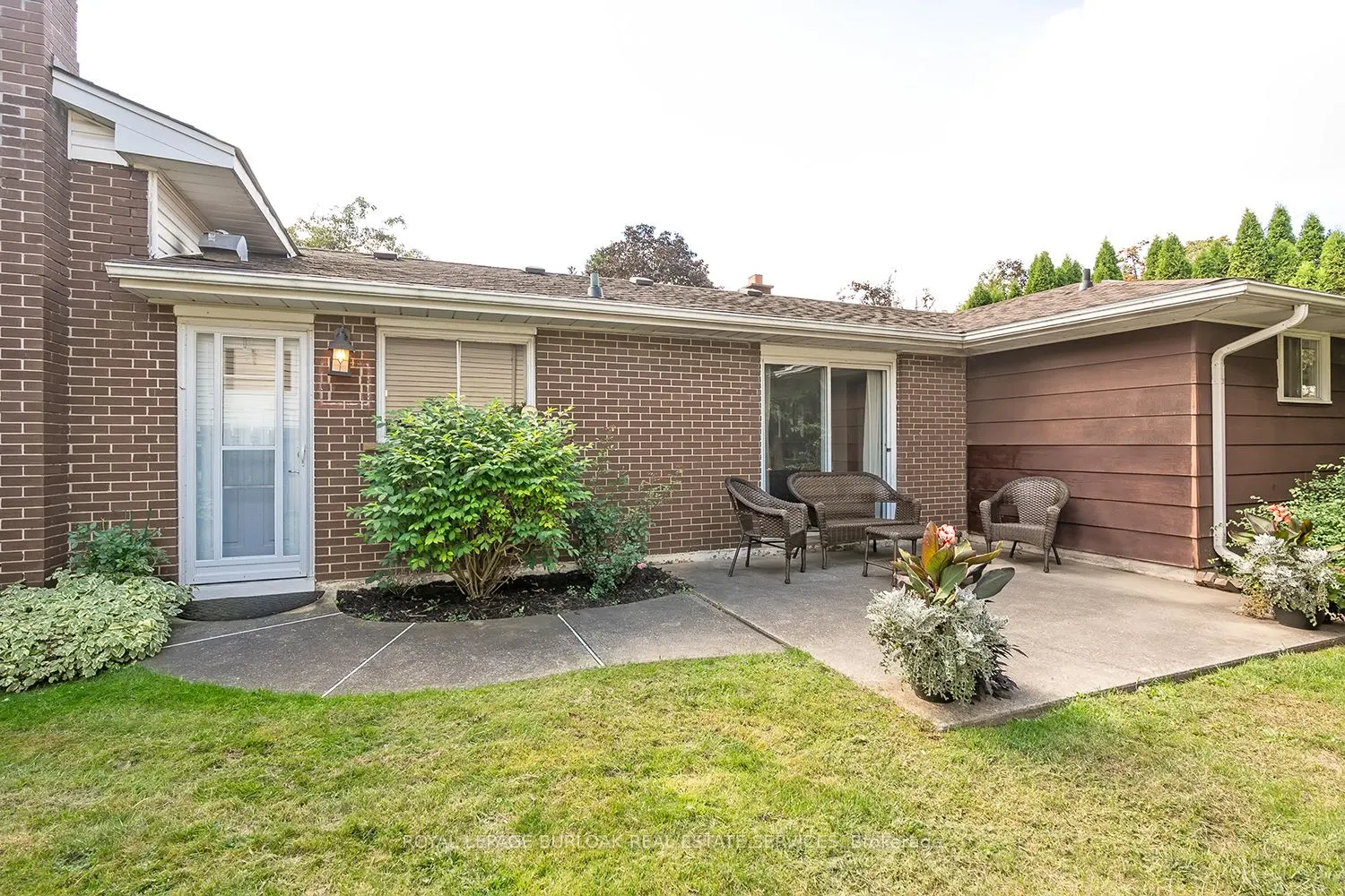 3 White Oaks Avenue