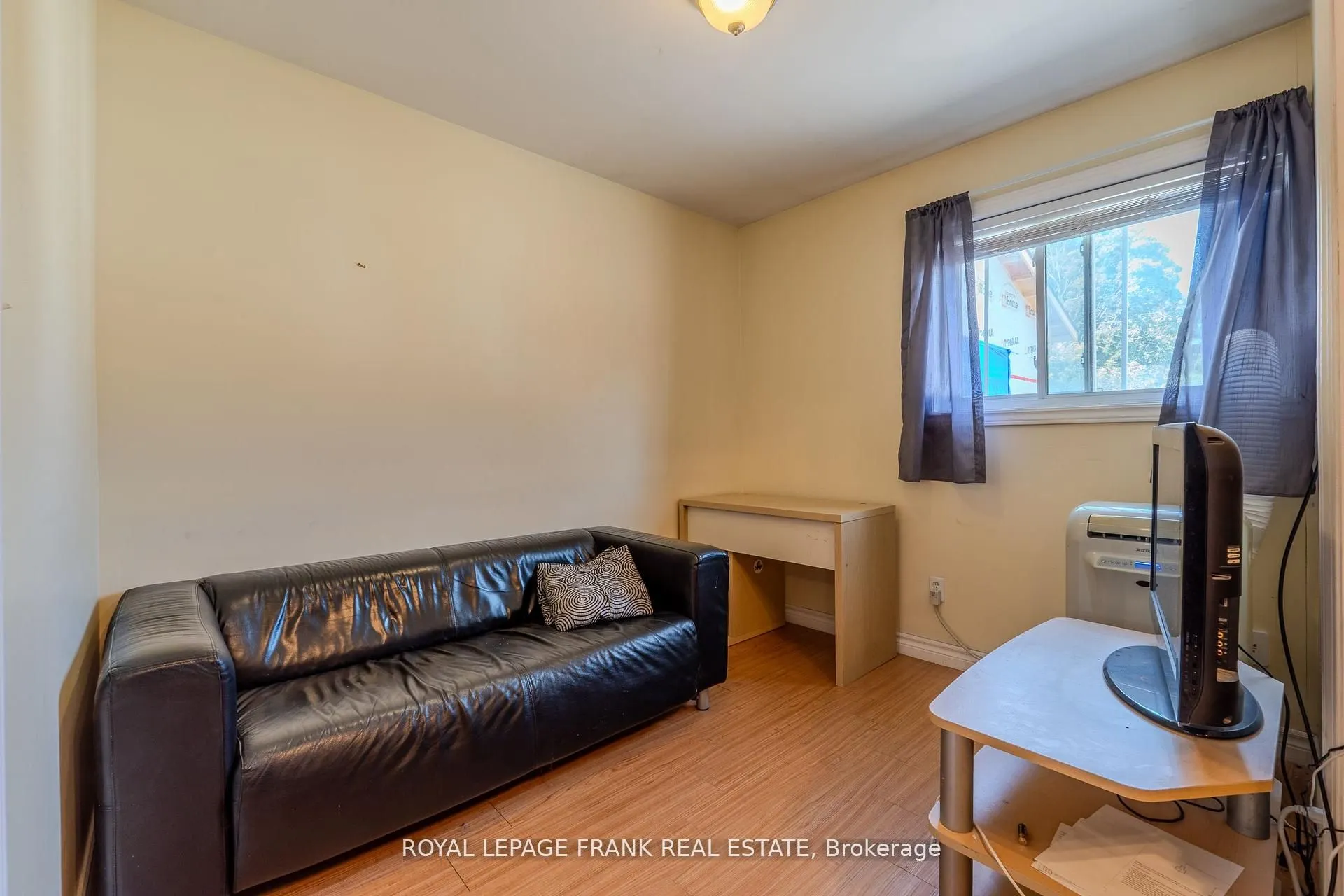 87 Durham Street W