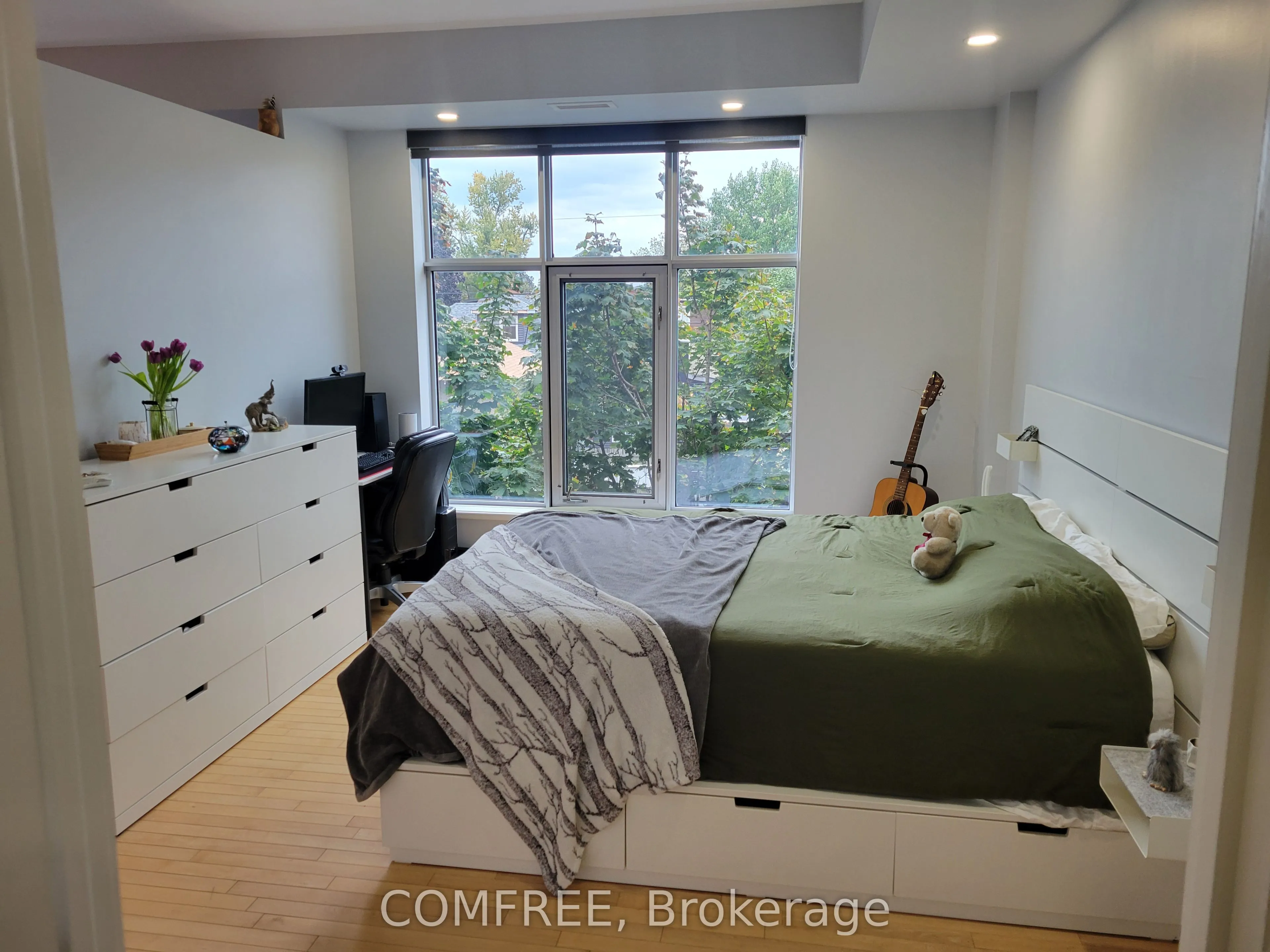 290 Powell Avenue, #302