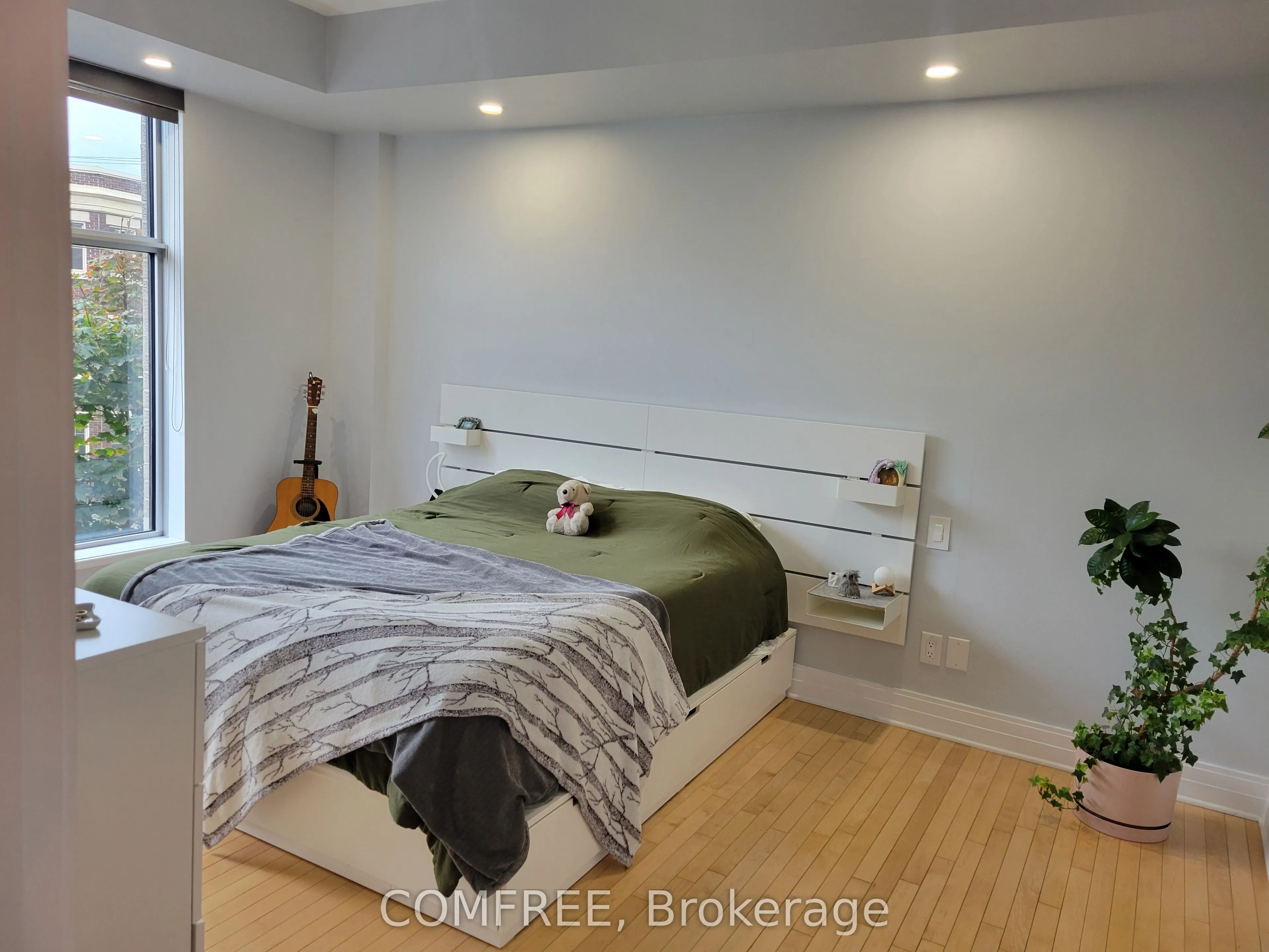 290 Powell Avenue, #302