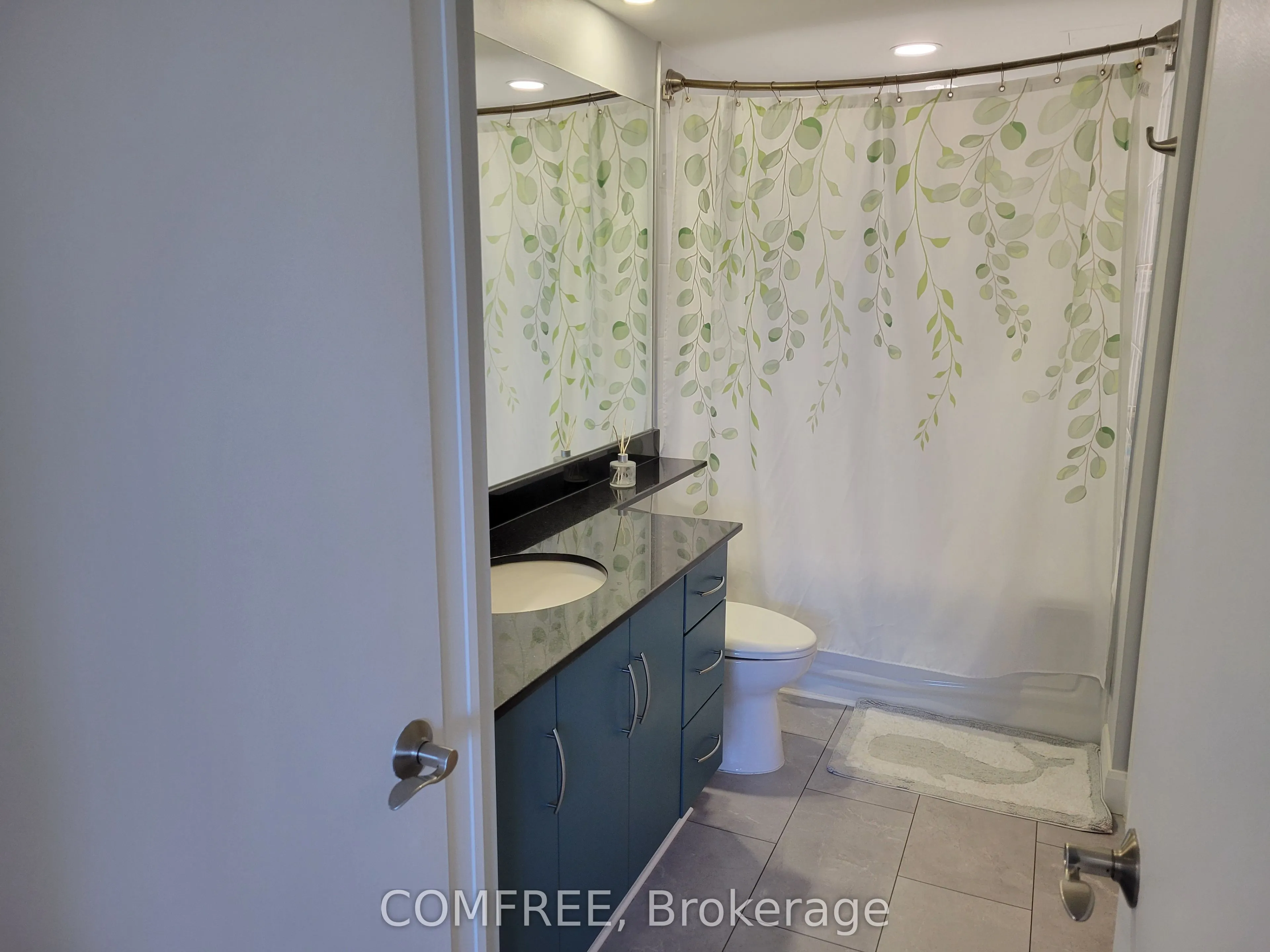 290 Powell Avenue, #302