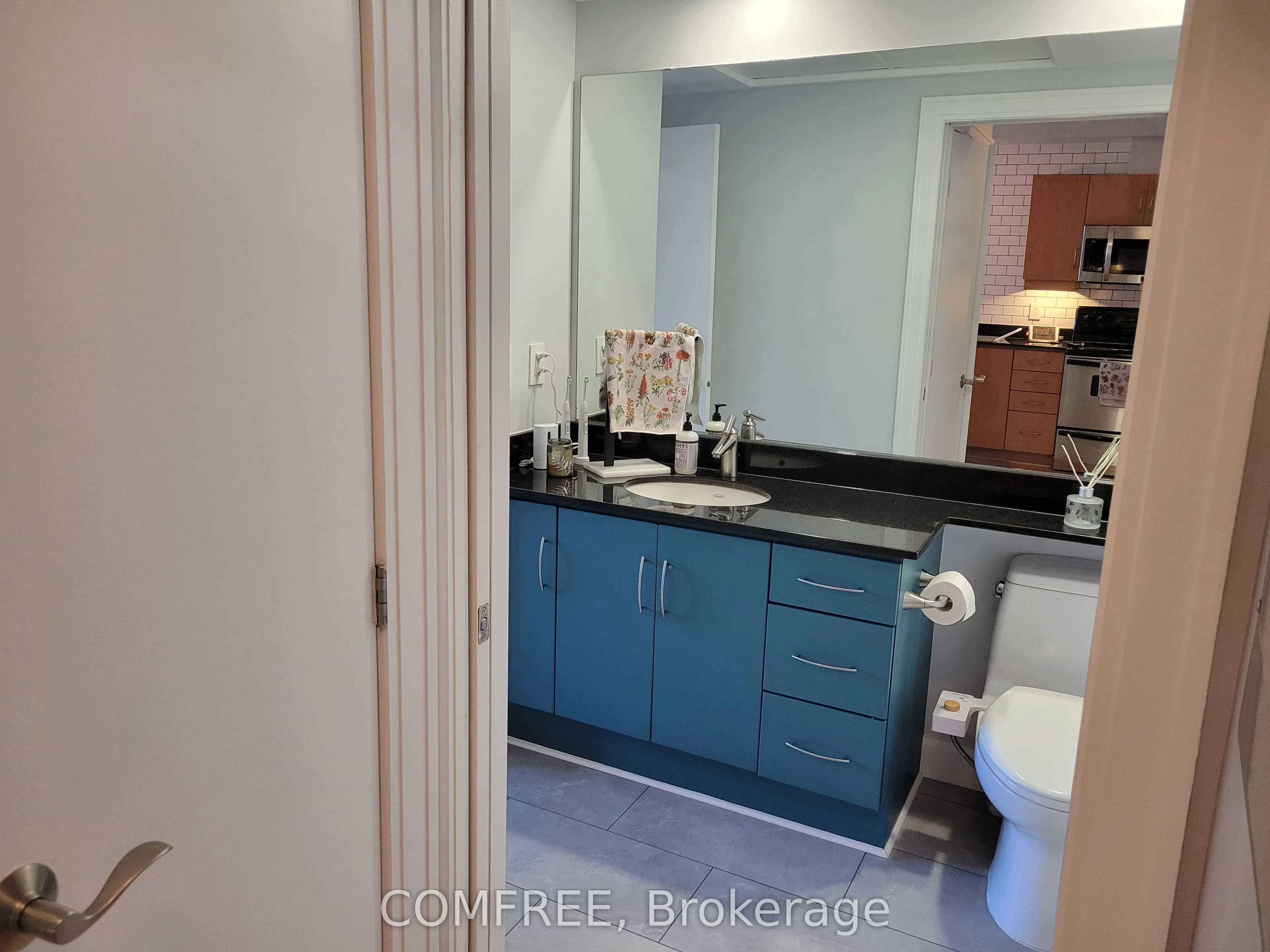 290 Powell Avenue, #302