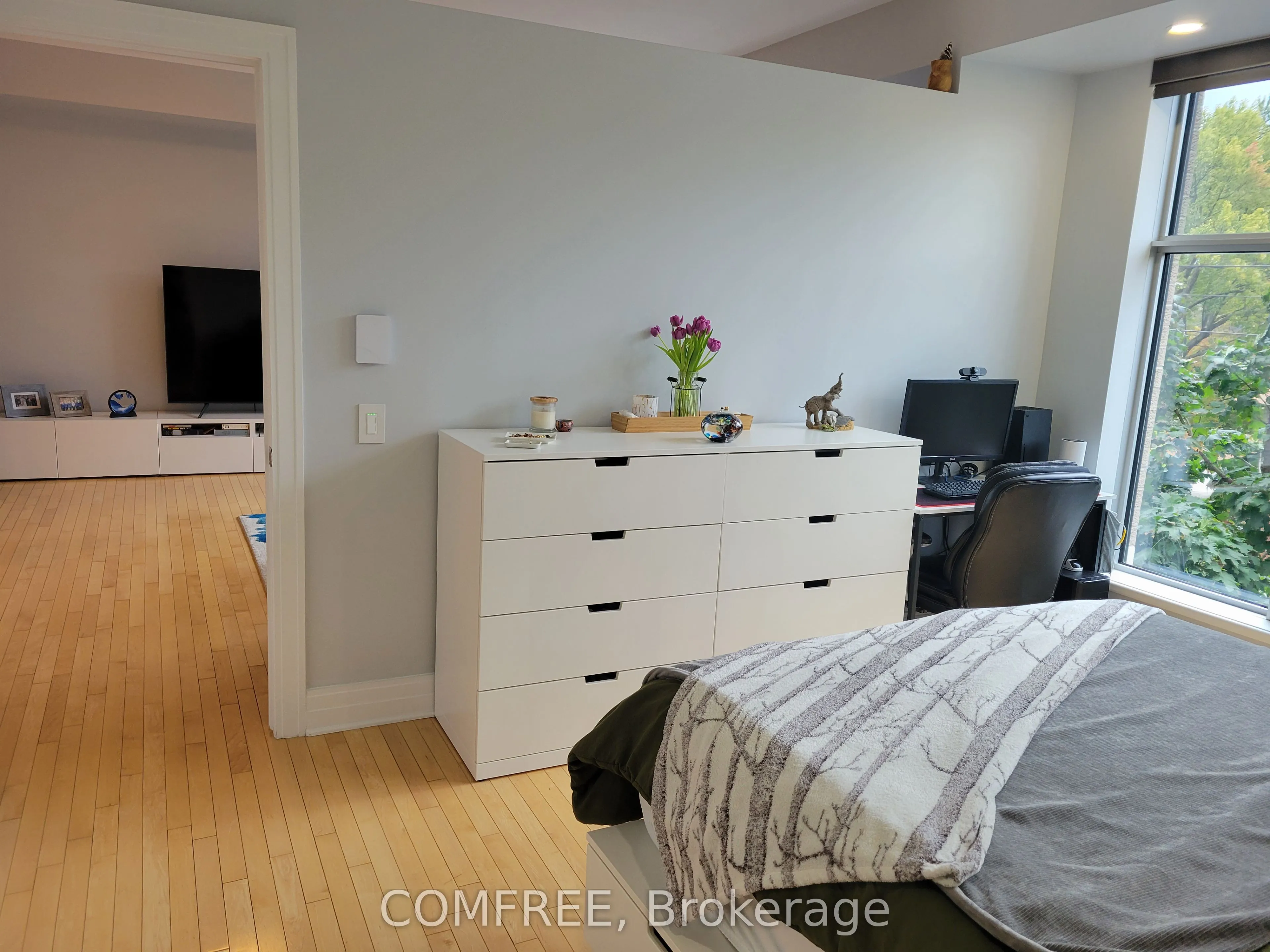 290 Powell Avenue, #302