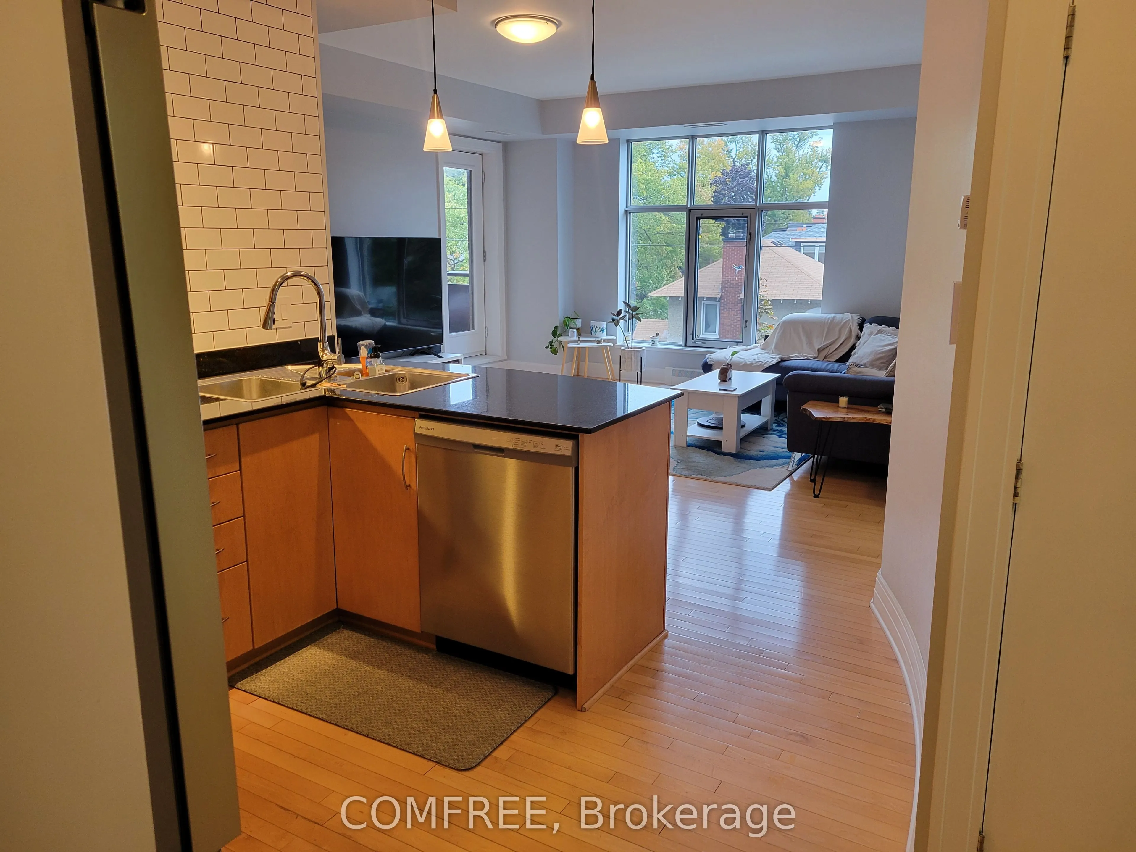 290 Powell Avenue, #302