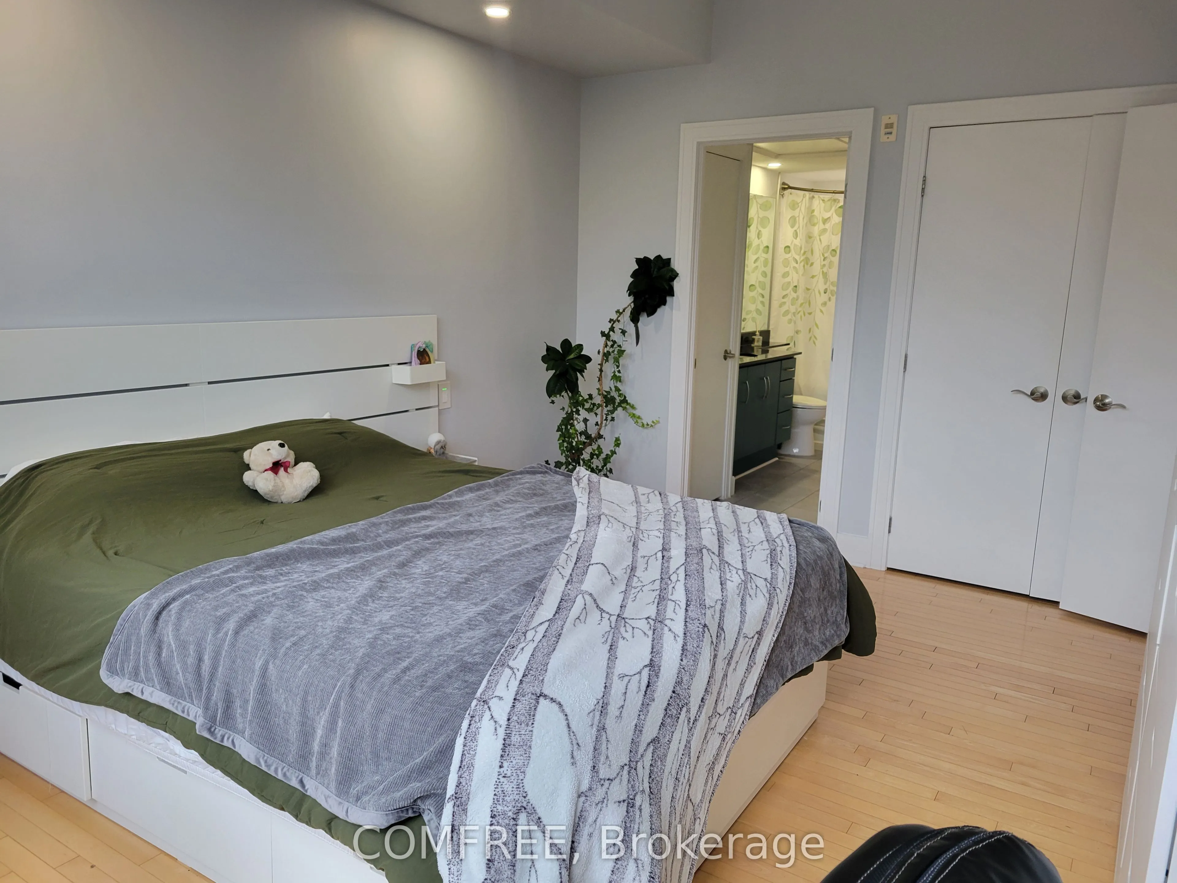 290 Powell Avenue, #302