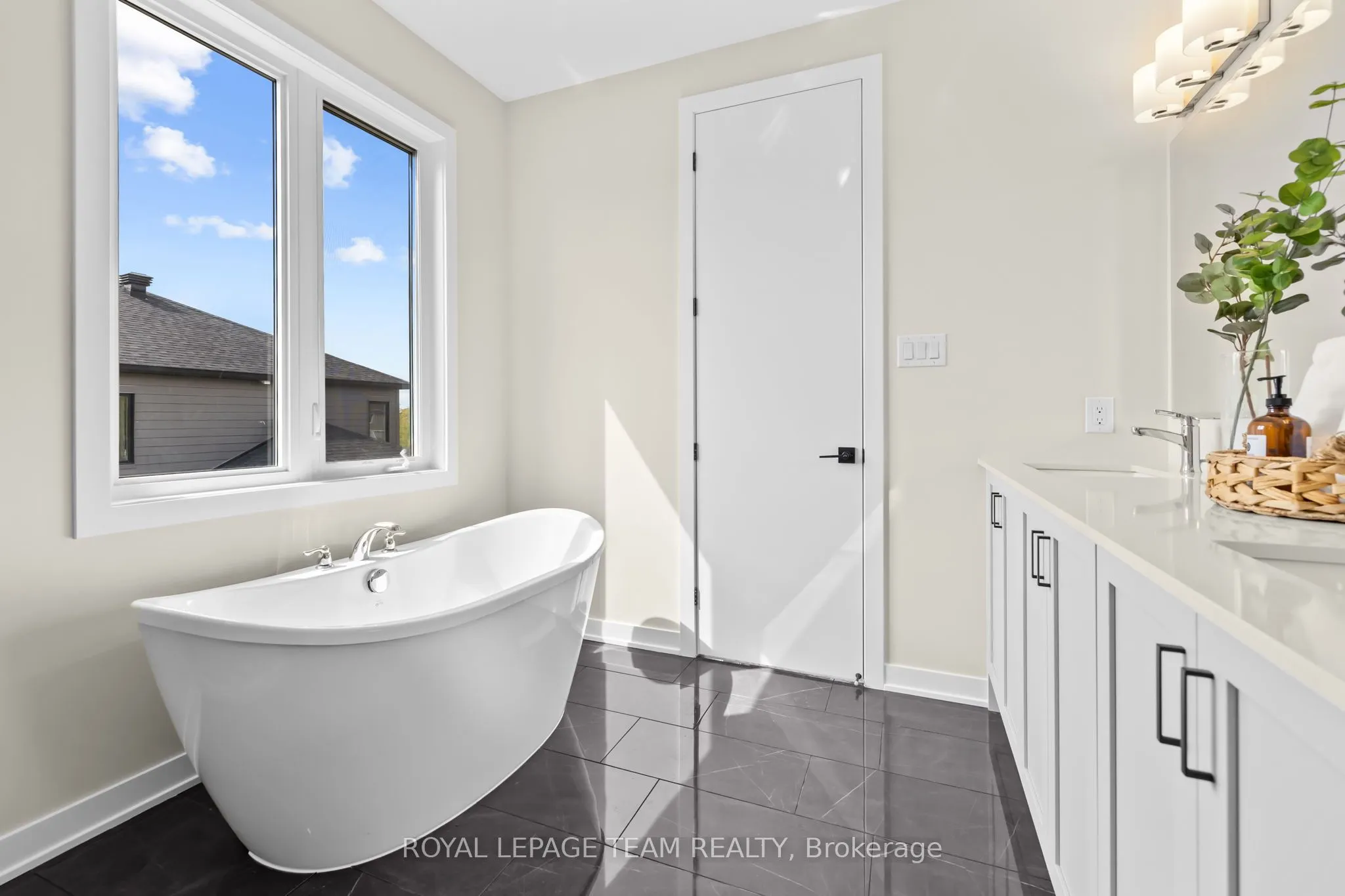 407 Euphoria Crescent