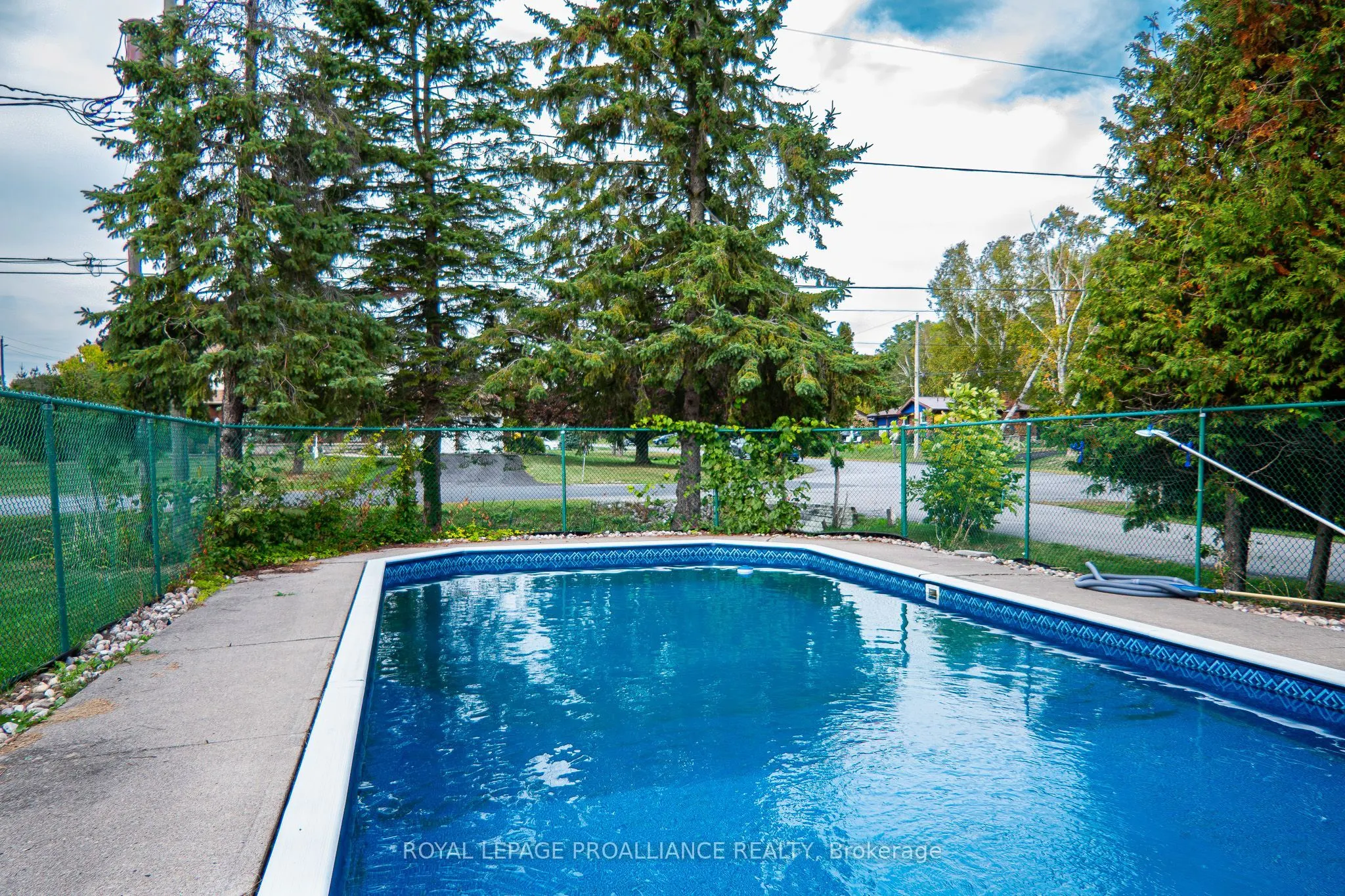 16 Country Club Drive