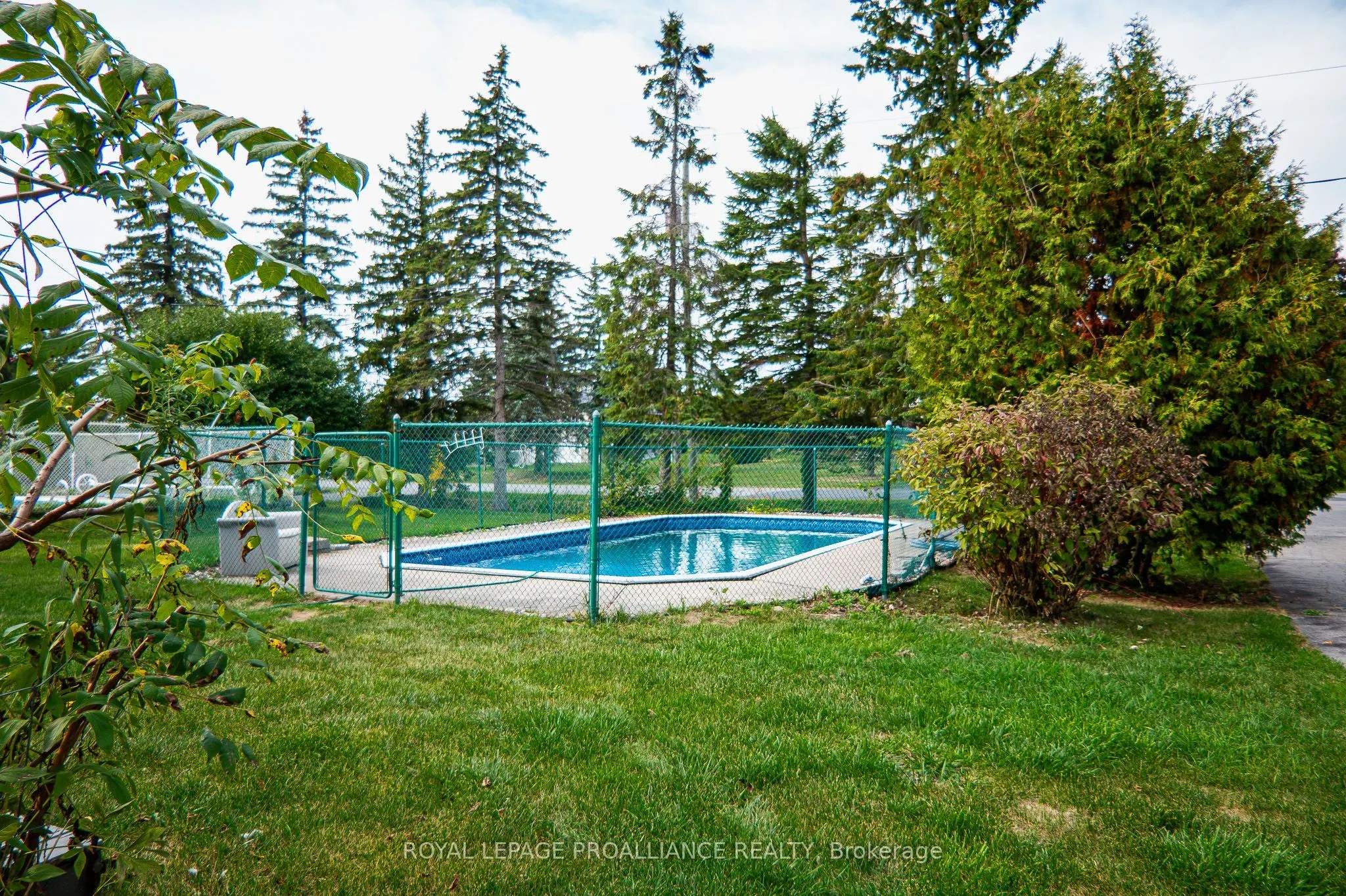 16 Country Club Drive