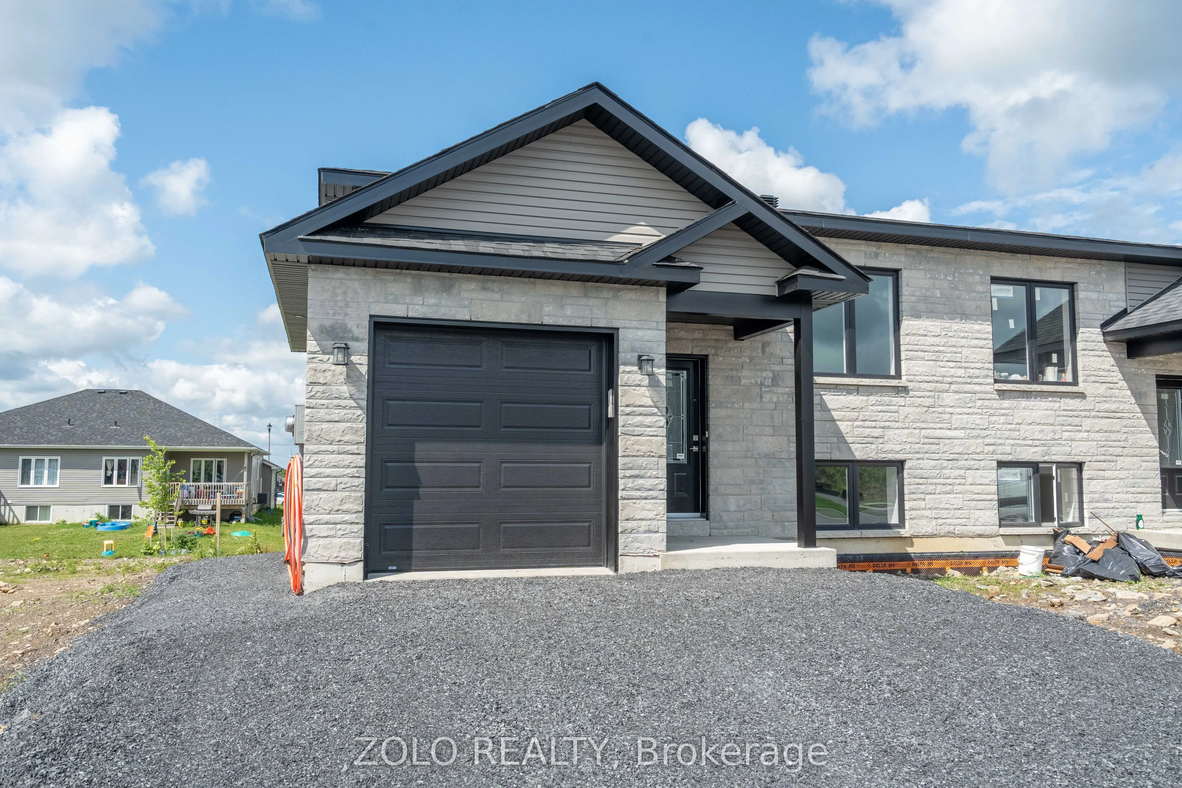 220/220A Ruby Drive