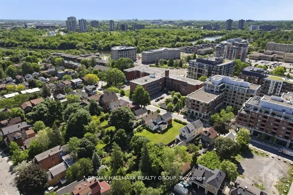 West Side - 67 Springhurst Avenue