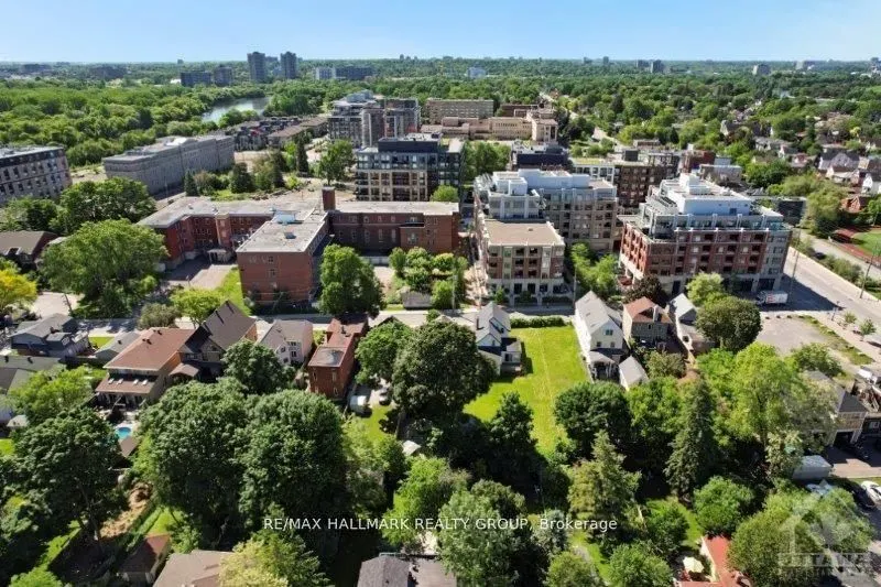 West Side - 67 Springhurst Avenue