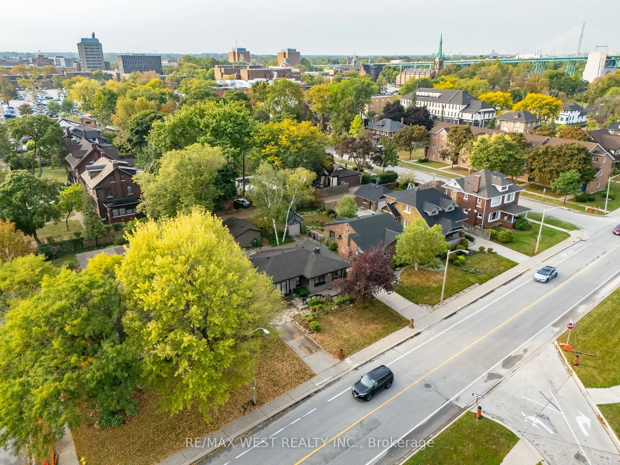 2437 Riverside Drive W