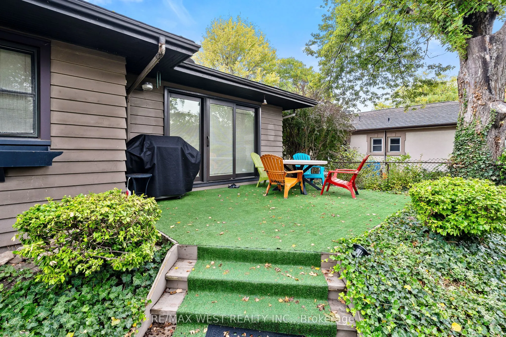 2437 Riverside Drive W