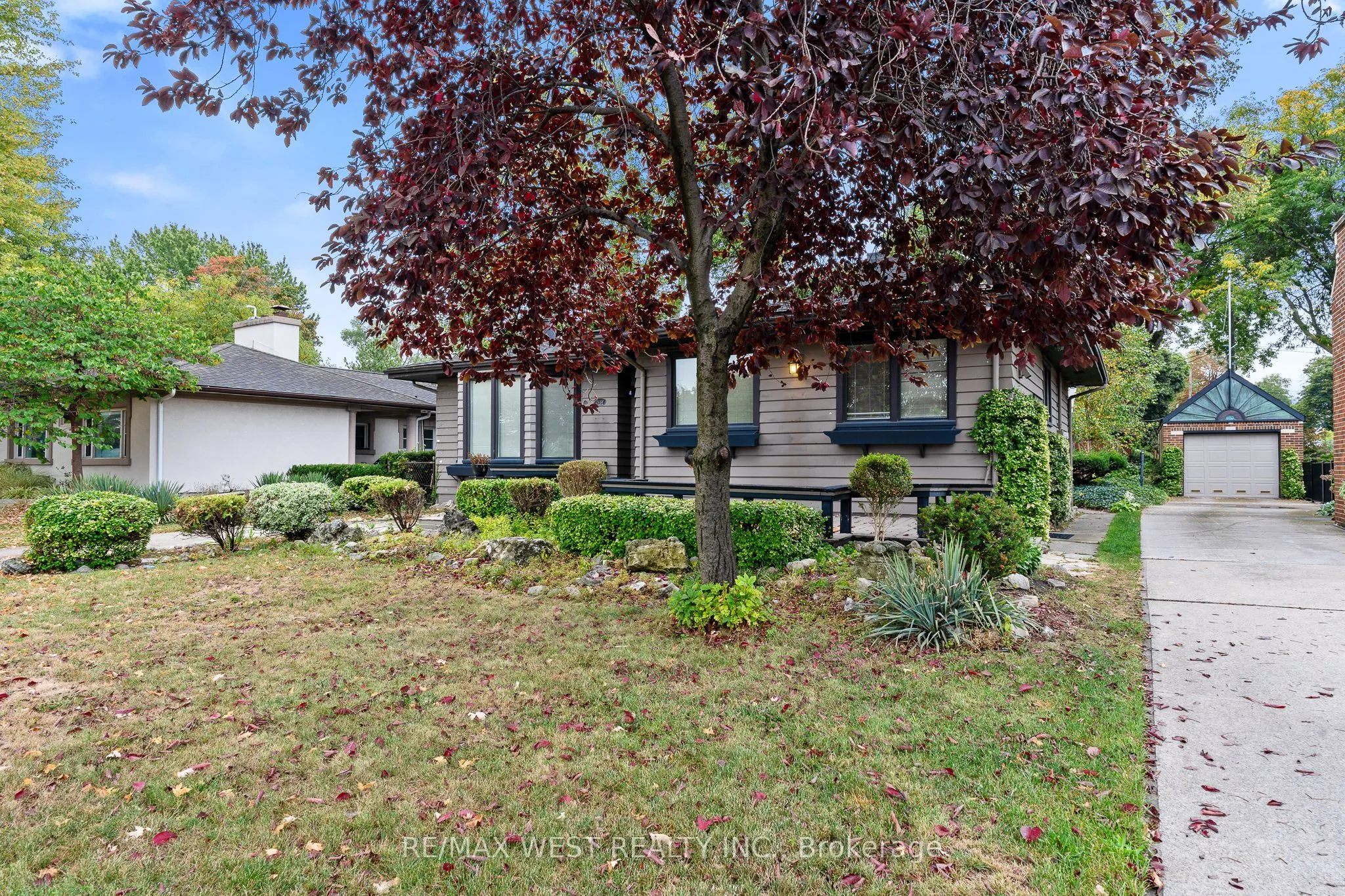 2437 Riverside Drive W