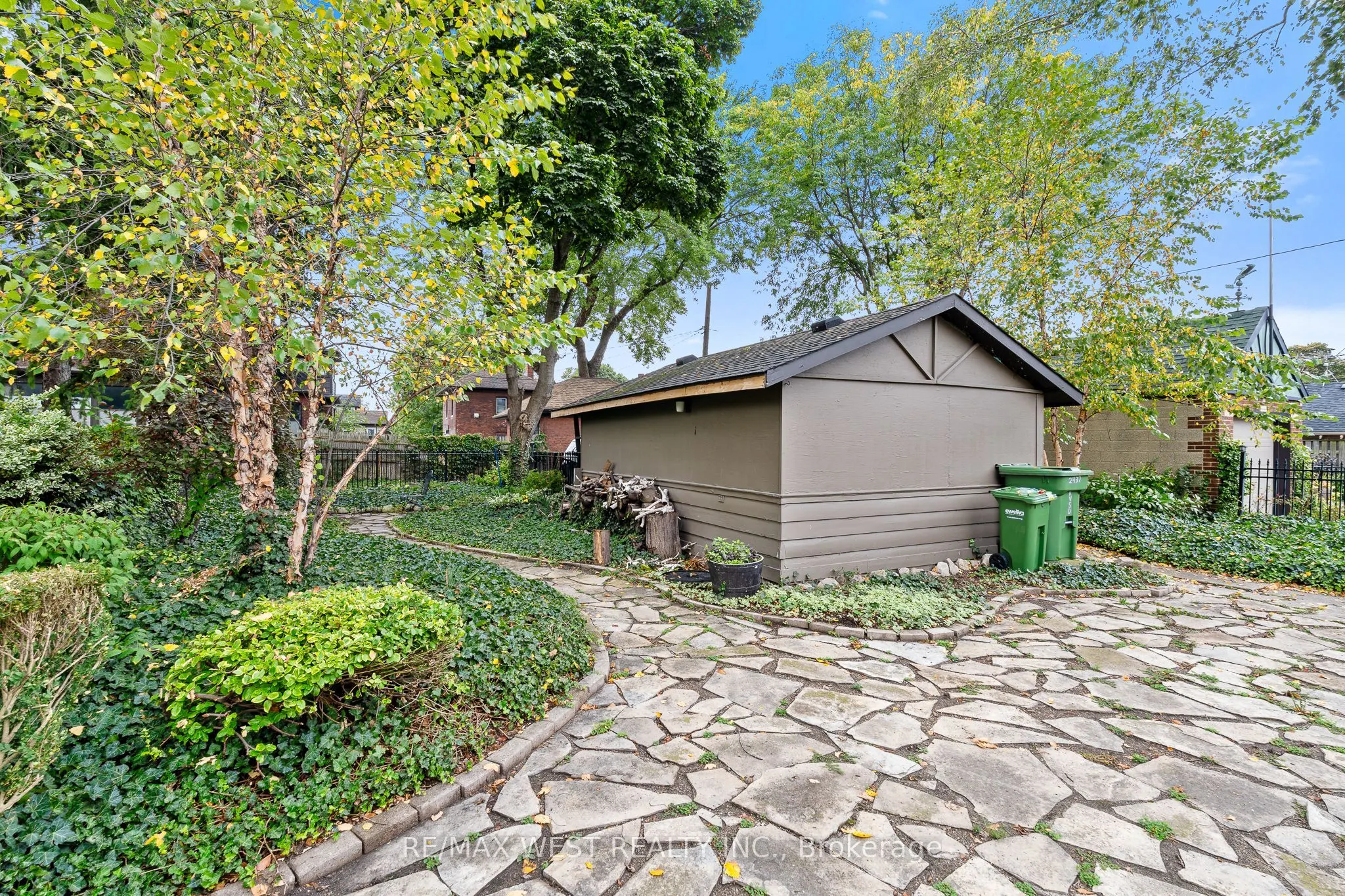 2437 Riverside Drive W