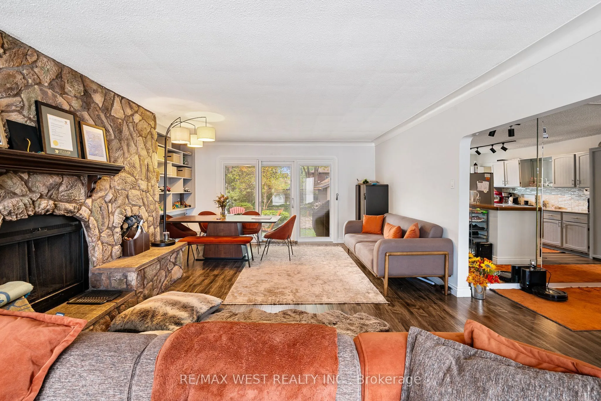 2437 Riverside Drive W