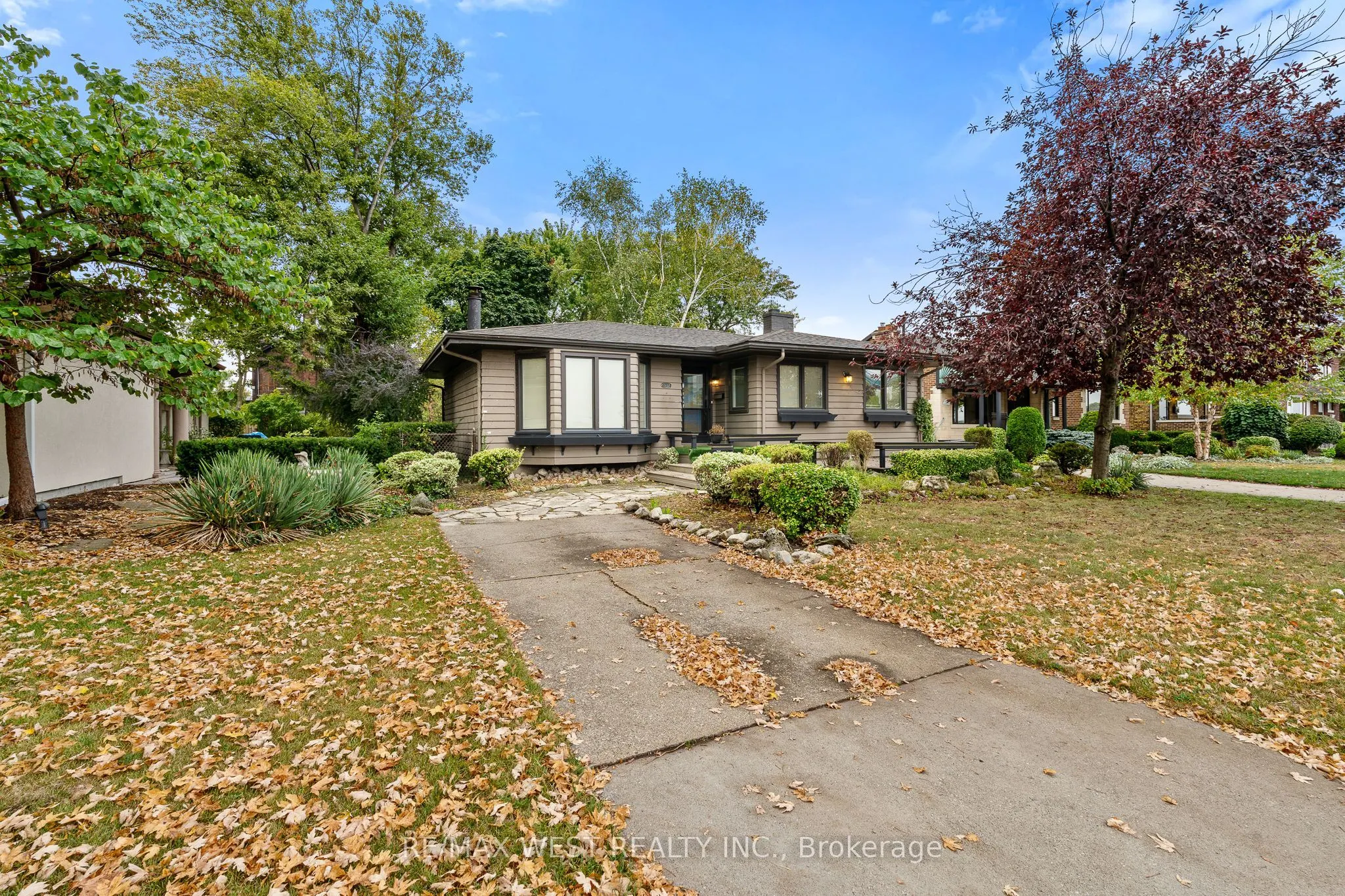 2437 Riverside Drive W