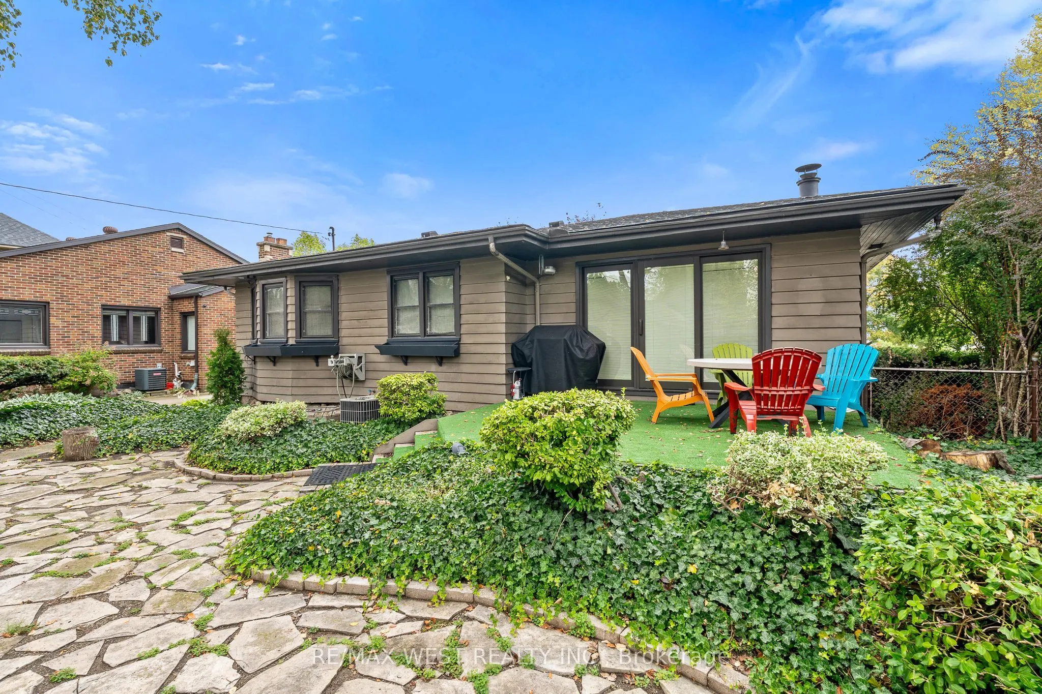 2437 Riverside Drive W