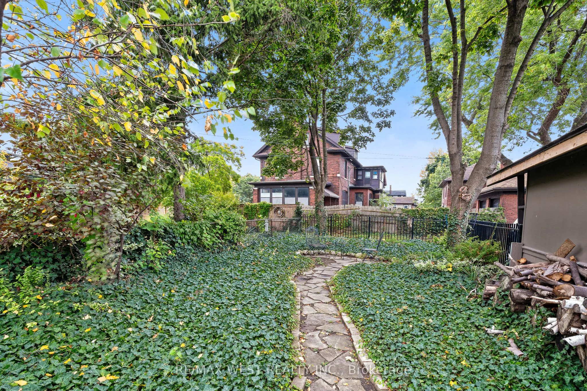 2437 Riverside Drive W