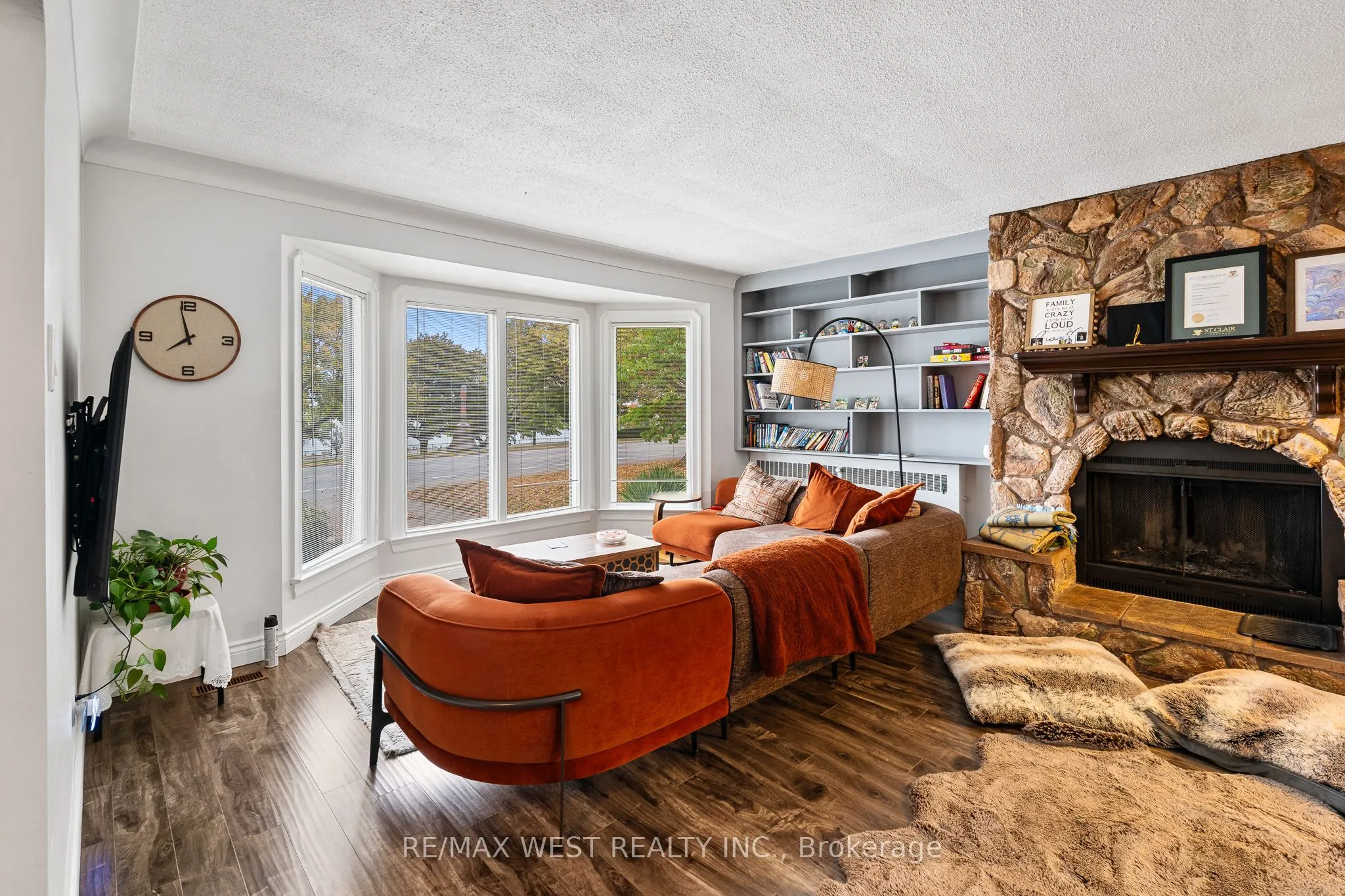 2437 Riverside Drive W
