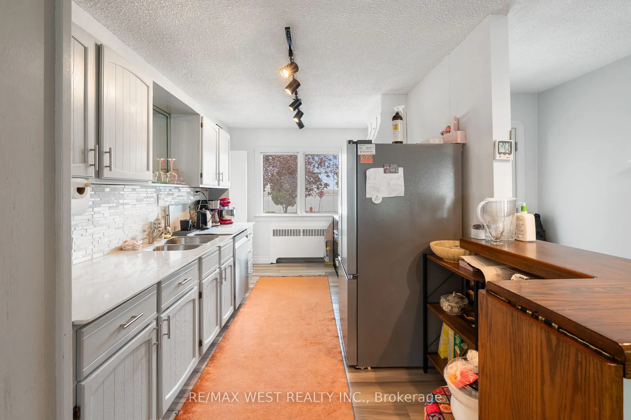 2437 Riverside Drive W