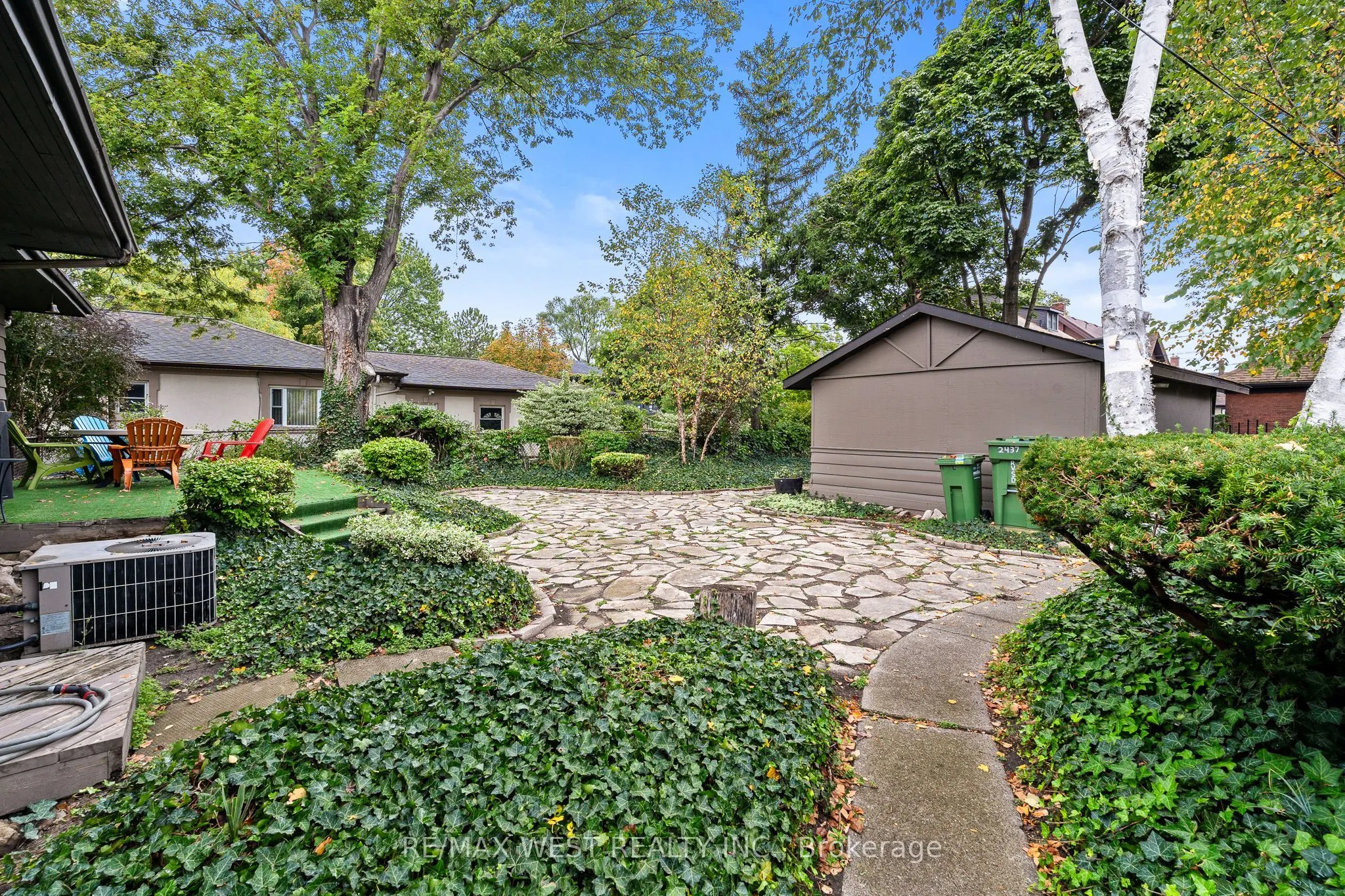 2437 Riverside Drive W
